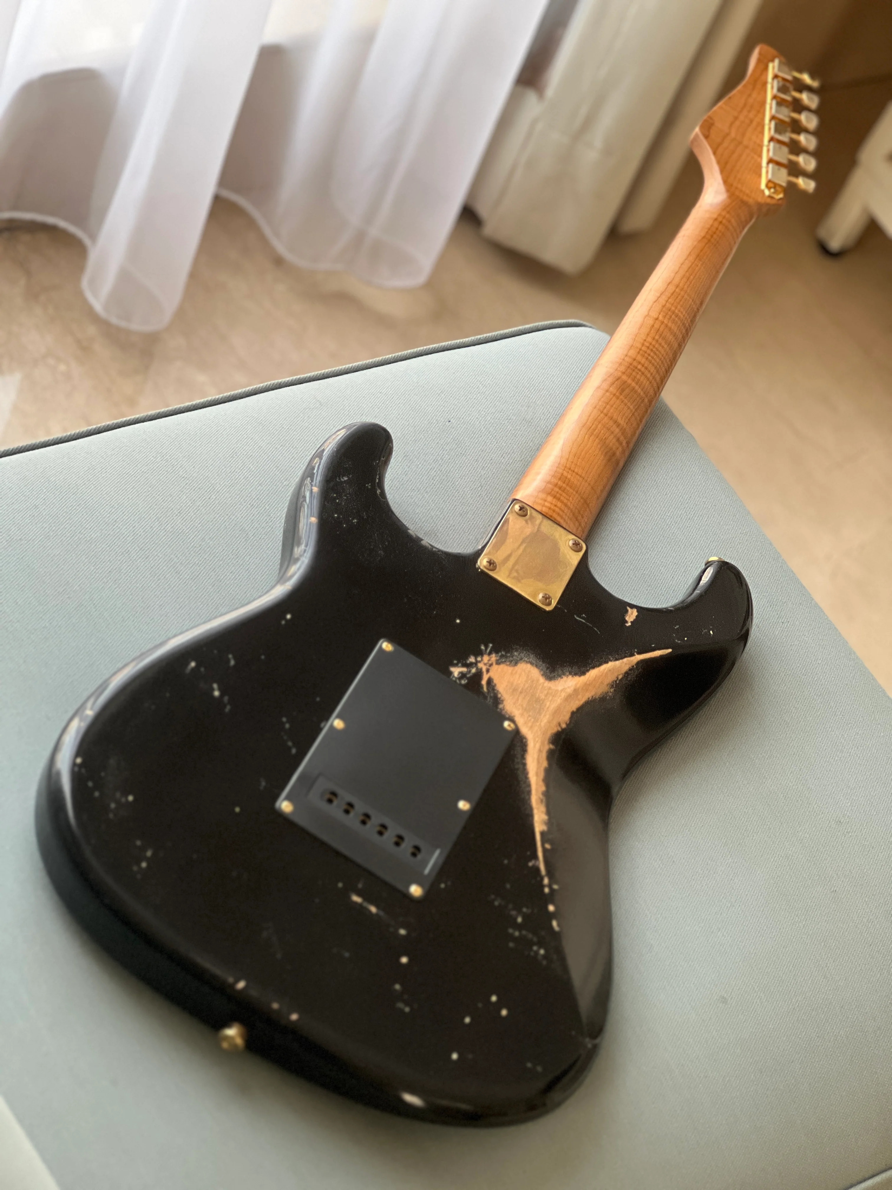 SLX Hawk Antique in Black Beauty with Gold Hardware Nitrocellulose Lacquer - Image 3