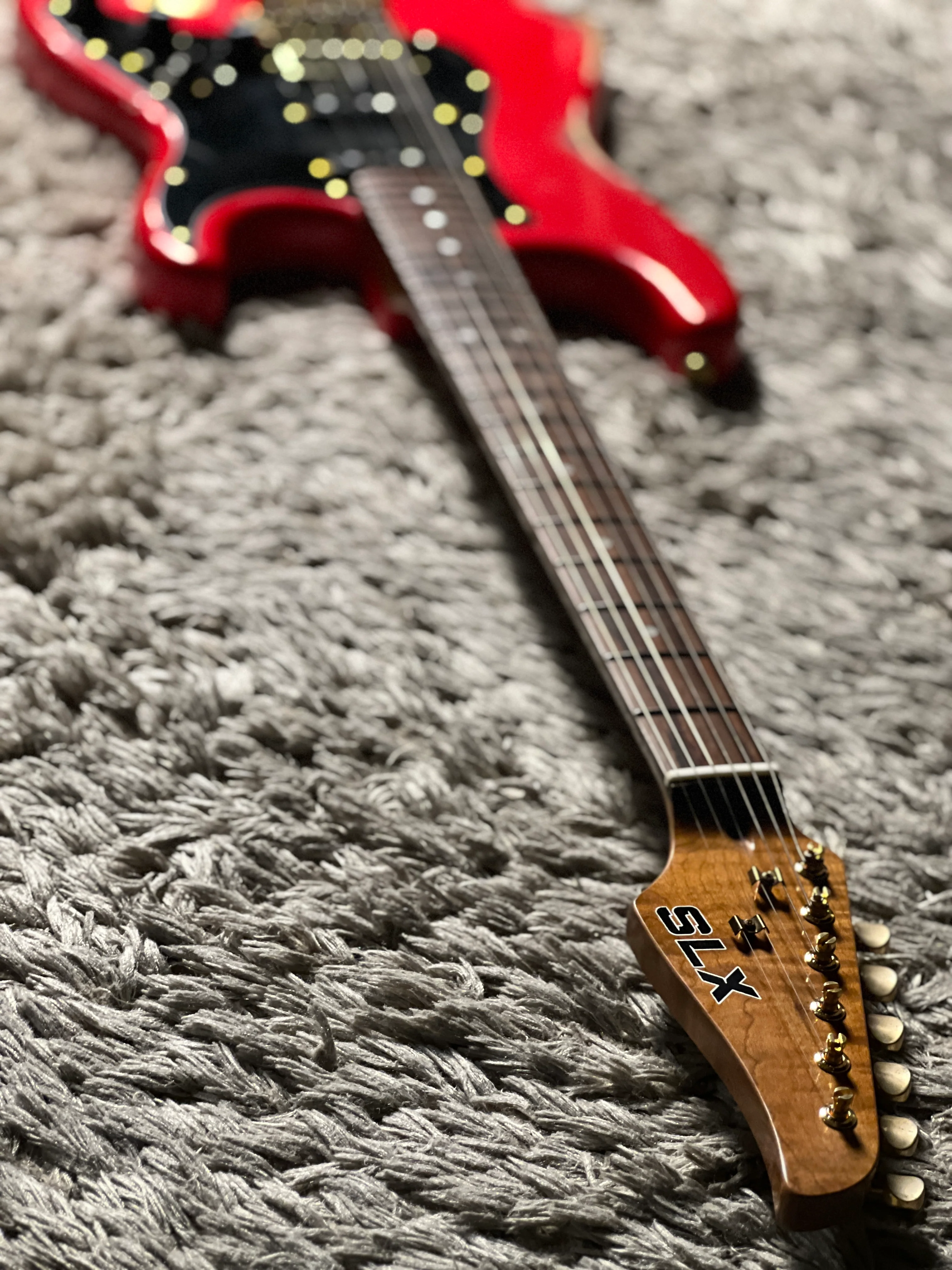 SLX Hawk Antique in Dakota Red Over Sunburst with Gold Hardware Nitrocellulose Lacquer - Image 7