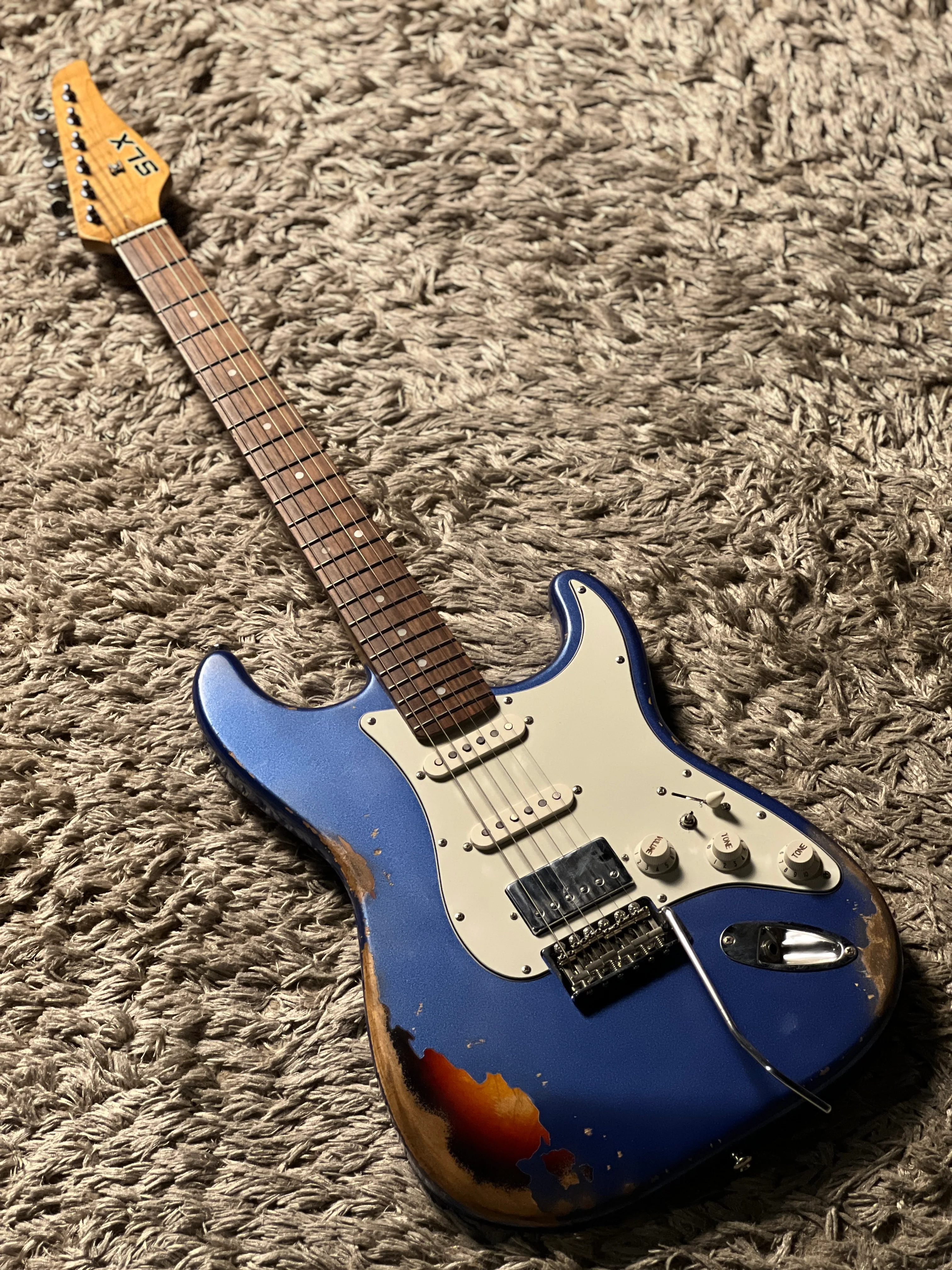 SLX Hawk Antique in Lake Placid Blue Over Sunburst with Nitrocellulose Lacquer - Image 2