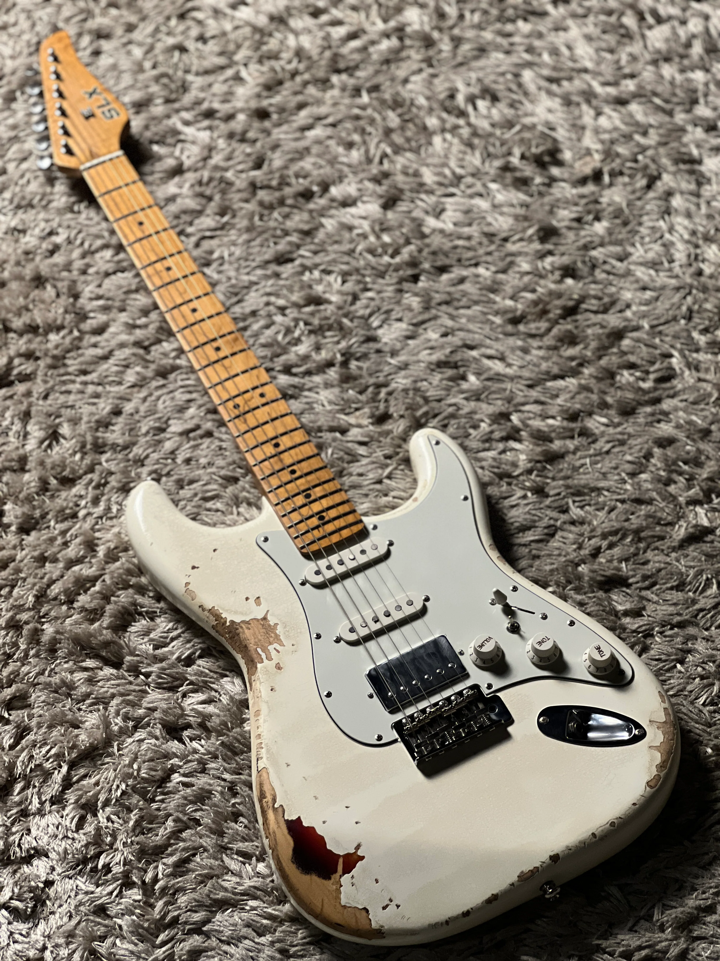 SLX Hawk Antique in Olympic White Over Sunburst with Nitrocellulose Lacquer - Image 2