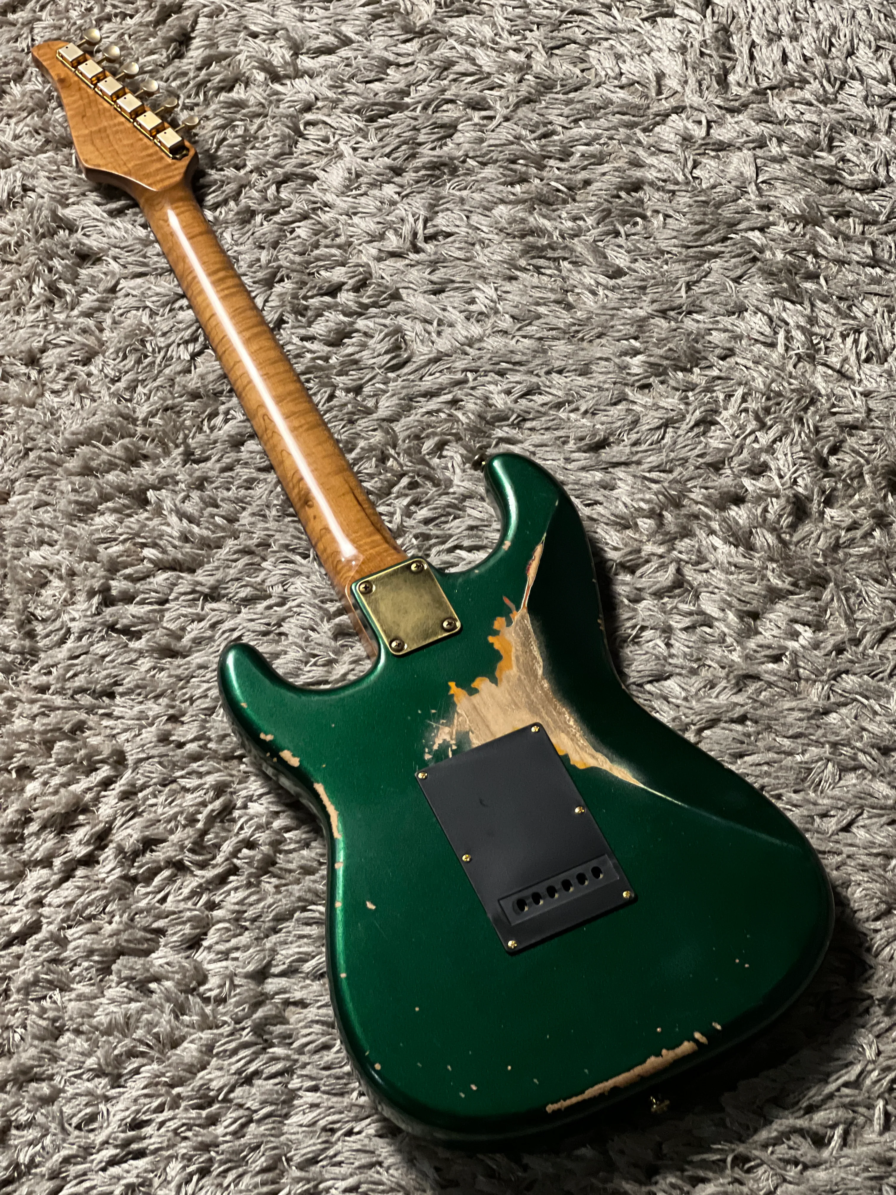SLX Hawk Antique in Sherwood Green Metallic Over Sunburst with Gold Hardware Nitrocellulose Lacquer - Image 6