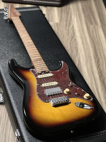 SLX Hawk Classic 22 HSS in 3-Tone Sunburst with Roasted Maple FB - Image 3
