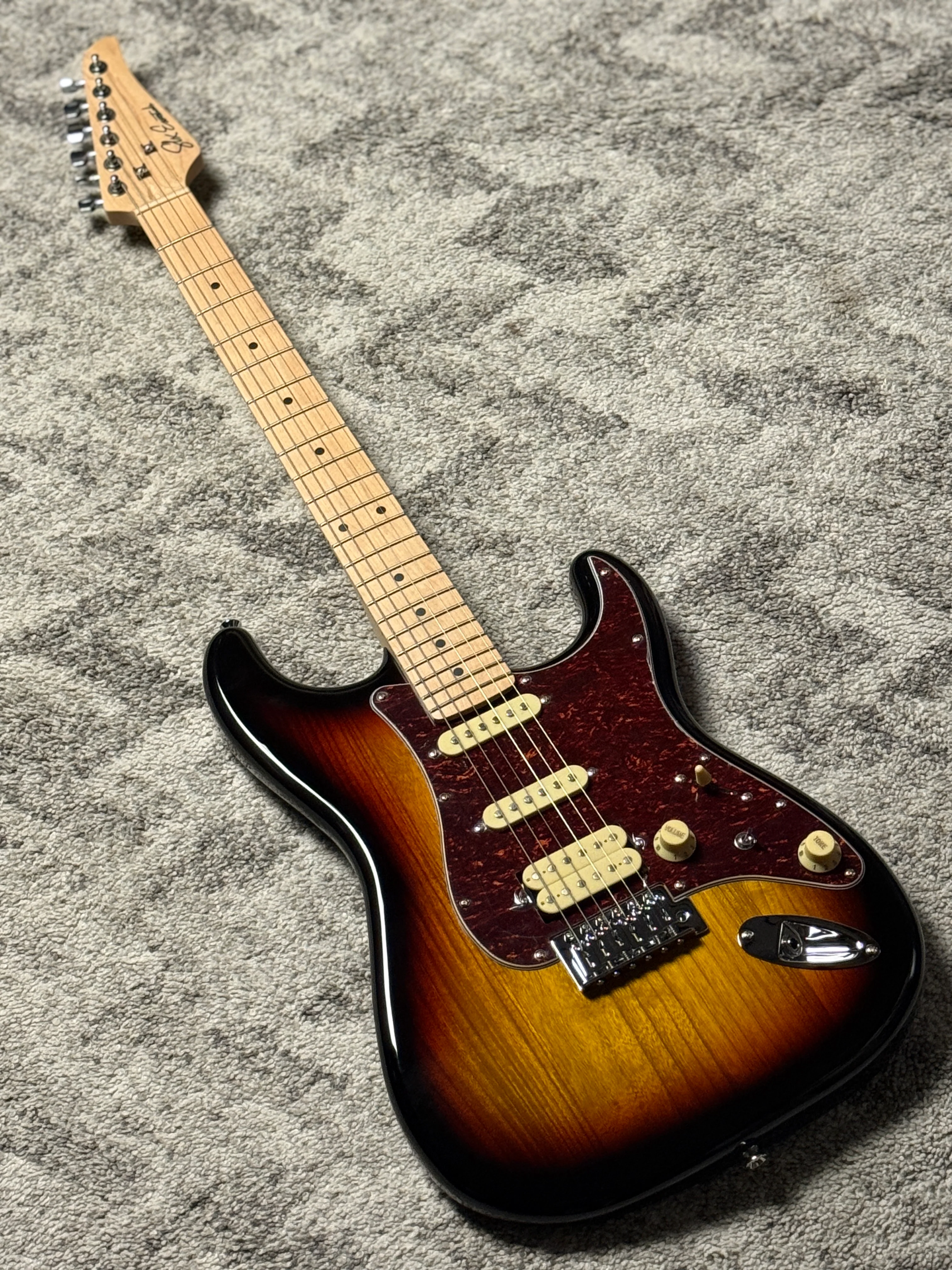SLX Hawk Classic Essentials 22 HSS with Maple FB in in 3-Tone Sunburst - Image 2