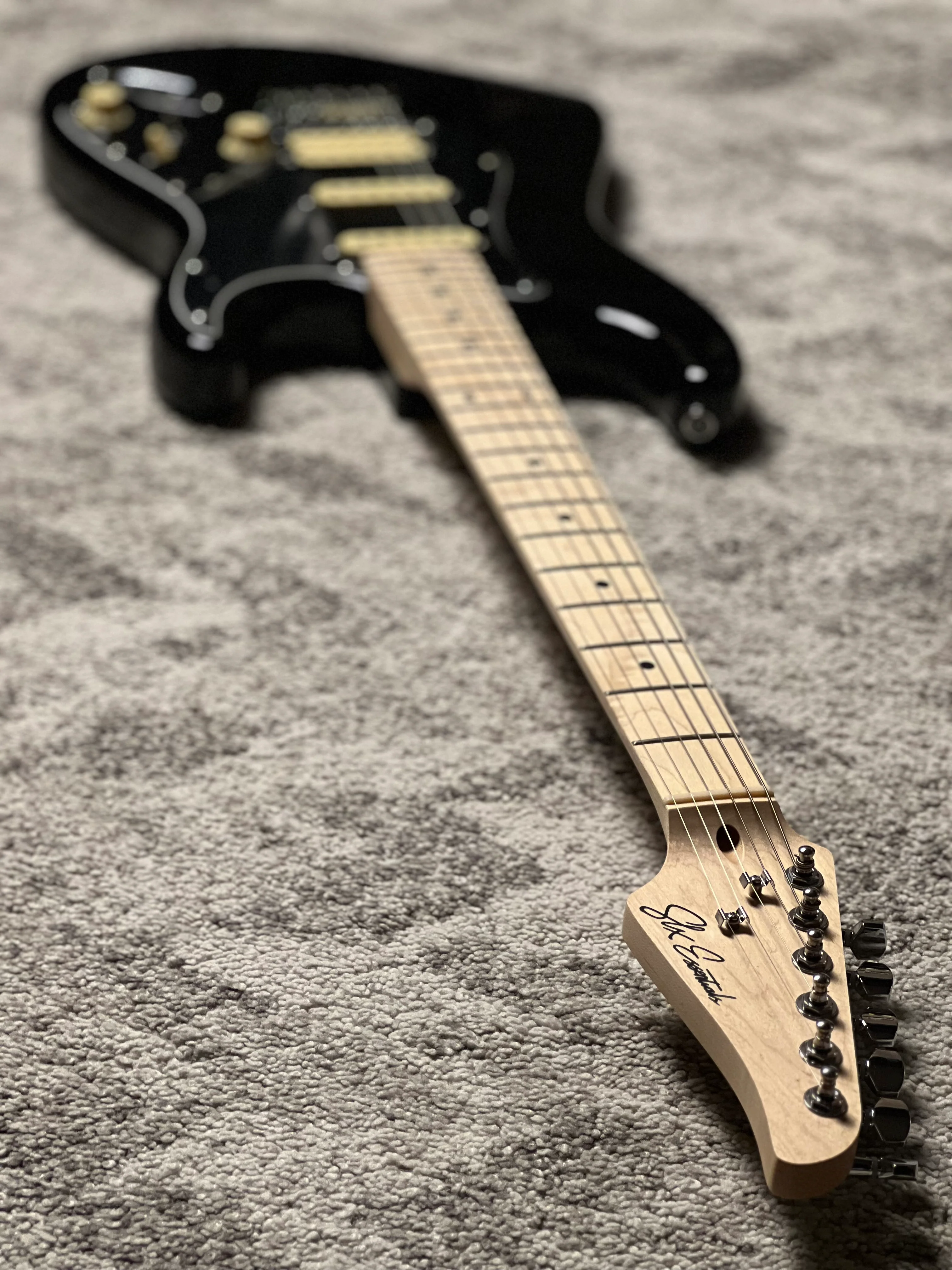 SLX Hawk Classic Essentials 22 HSS with Maple FB in Black - Image 8