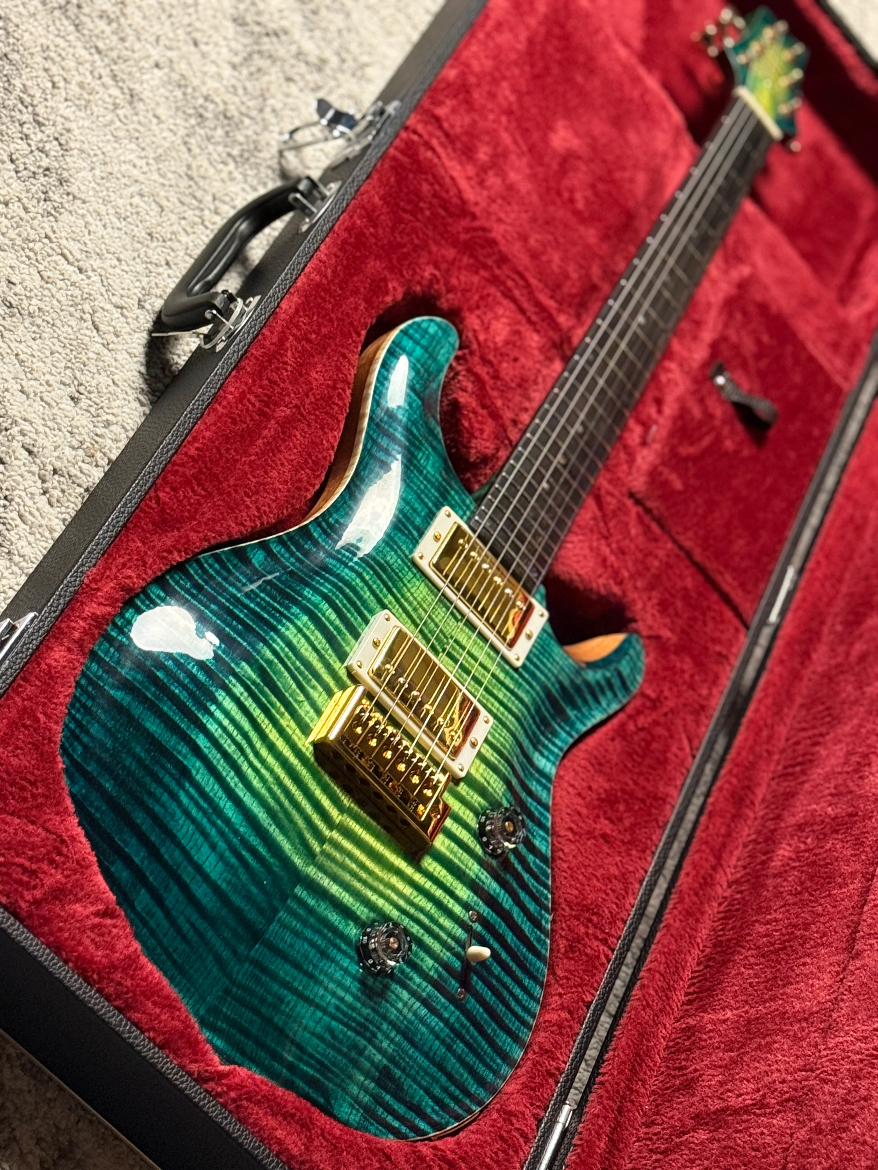 SLX Imperial 24 HH with 5A Solid Flame Top in Laguna Glow with Gold Hardware - Image 21