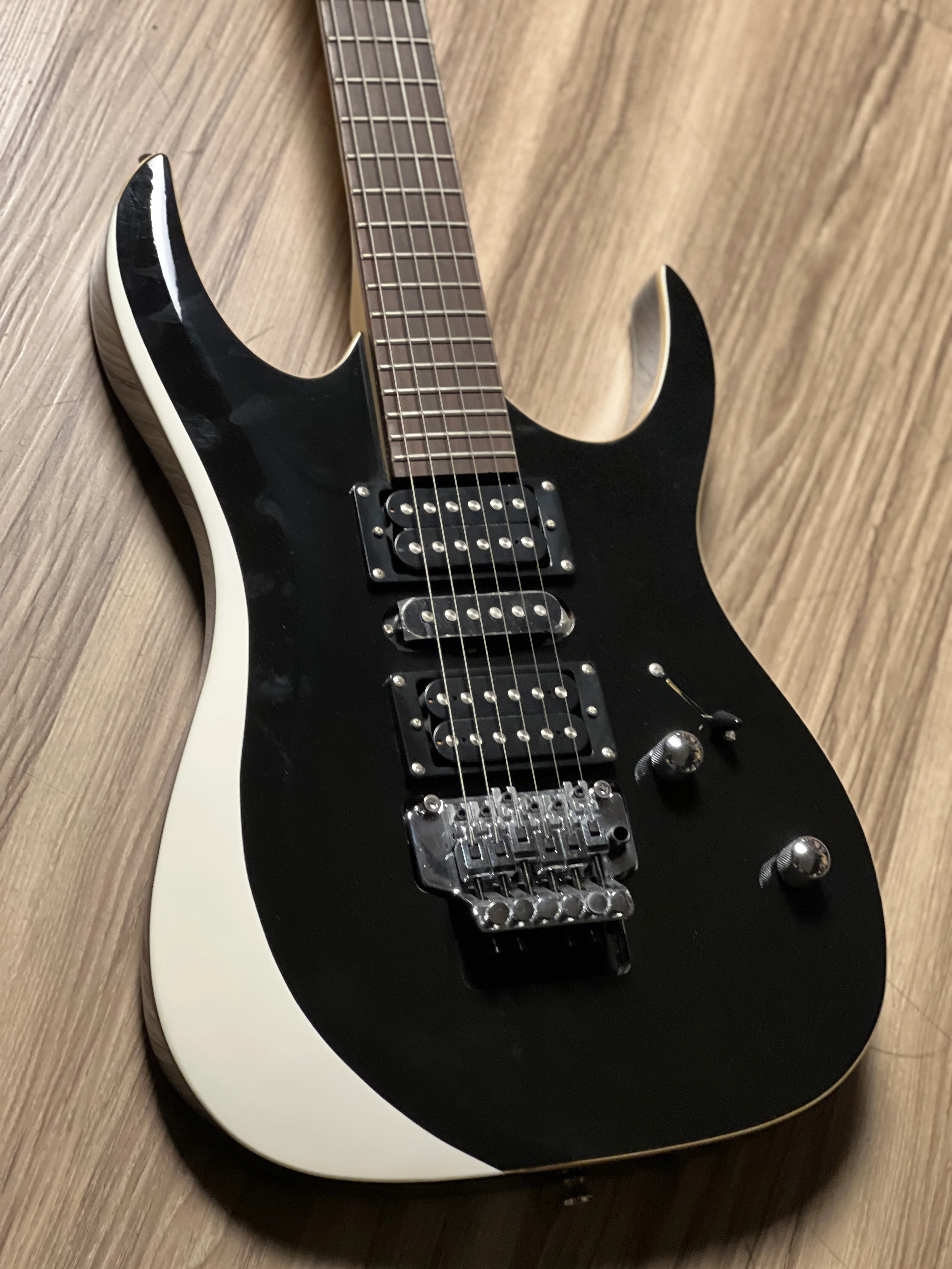 SLX Phoenix MC HSH FR in Yin Yang with Rosewood FB - Image 4
