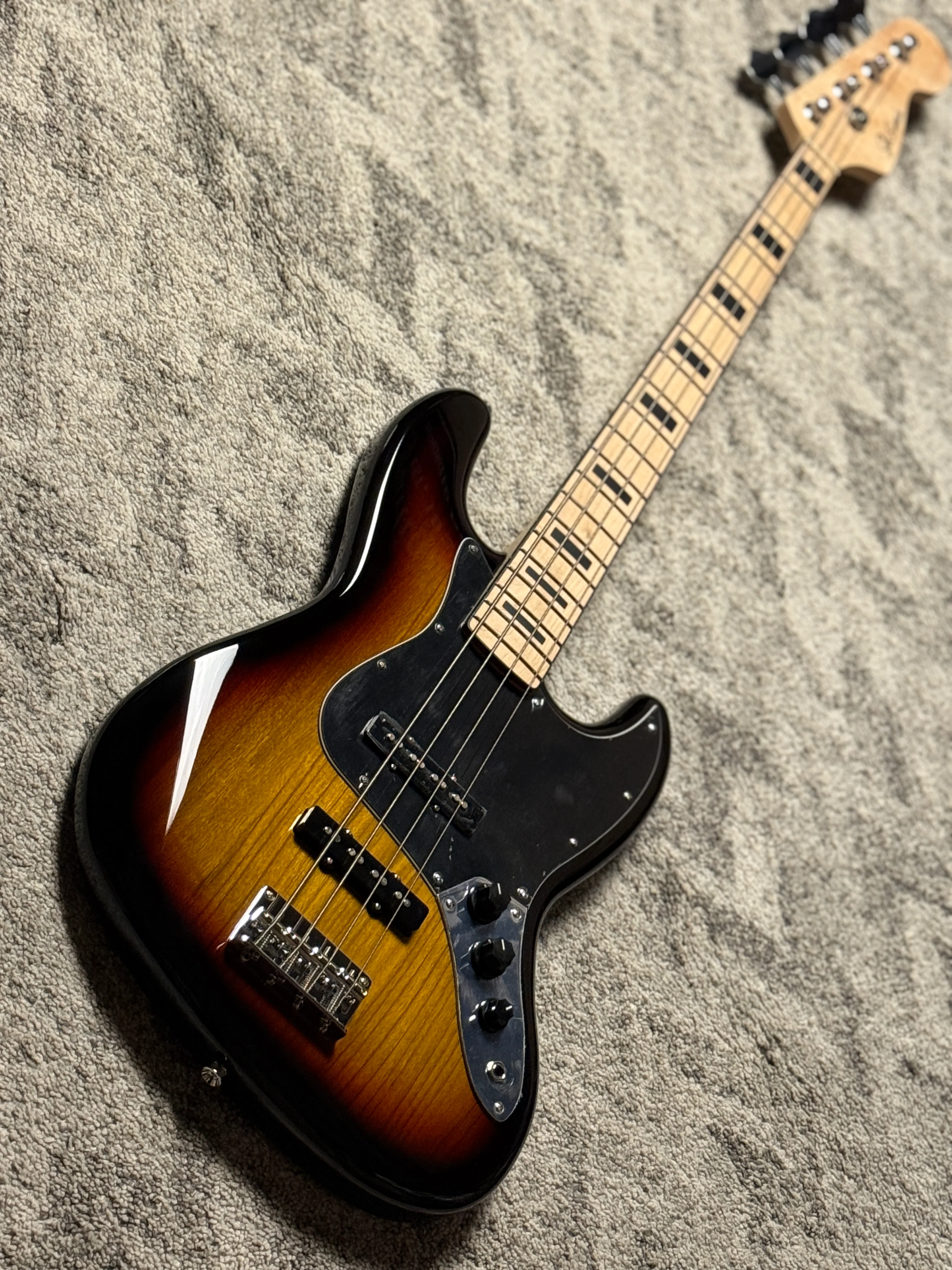 SLX Sparrow 70s Special Essentials with Maple FB in in 3-Tone Sunburst - Image 3
