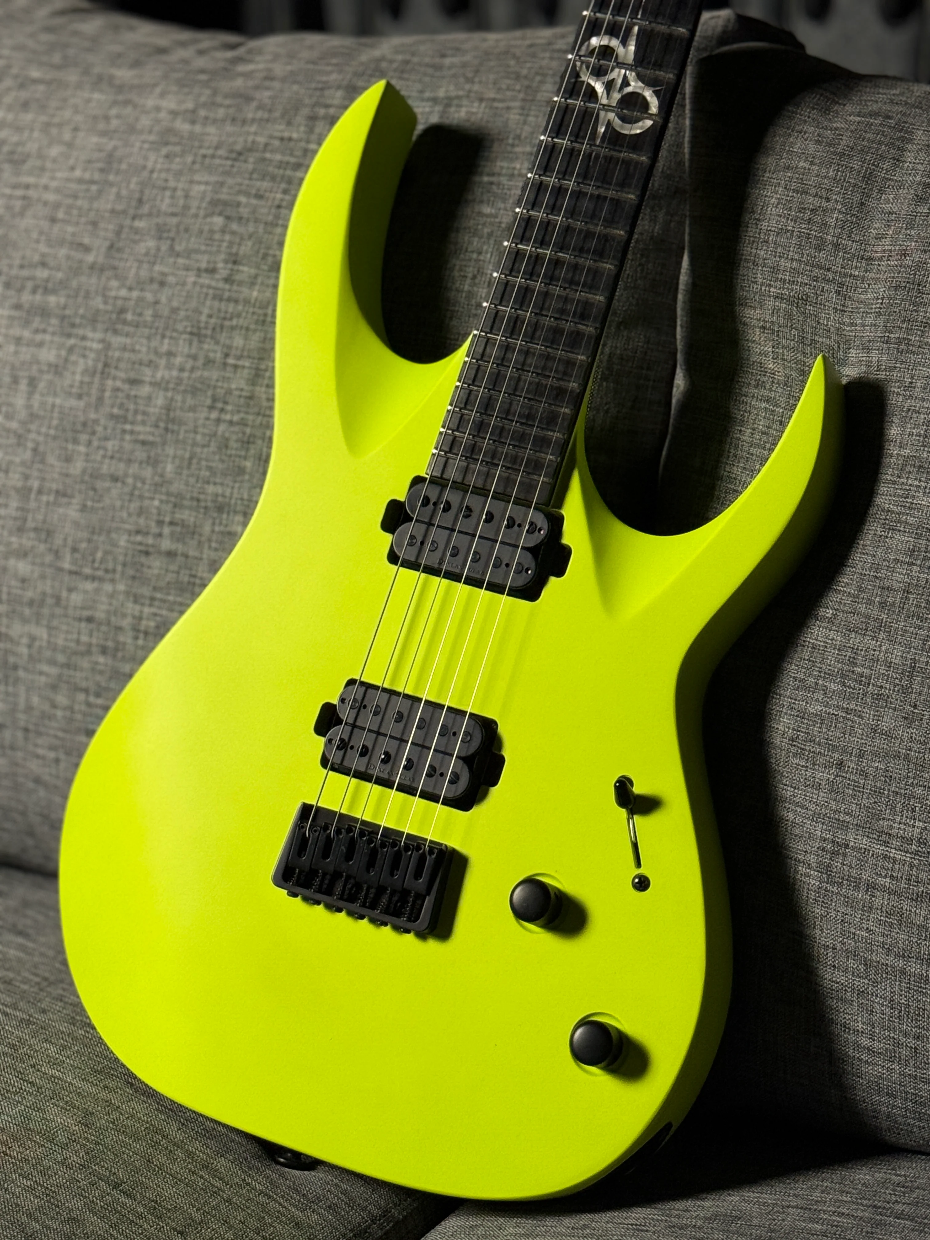 Solar A2.6 in Lemon Neon Matte IW21110510 - Image 6