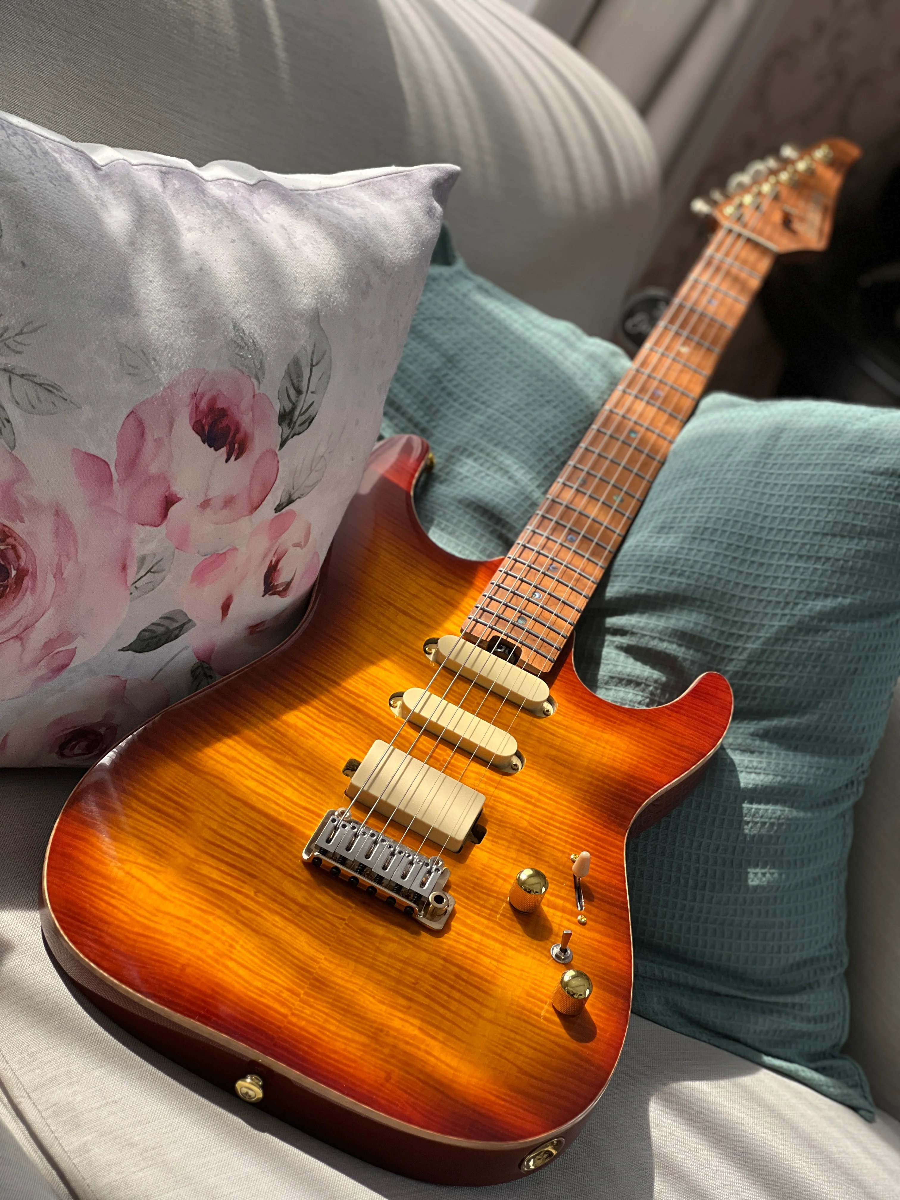 Soloking MS-1 Custom 22 HSS Flat Top One Piece Roasted Flame Neck in Bengal Burst Nafiri Special Run - Image 10