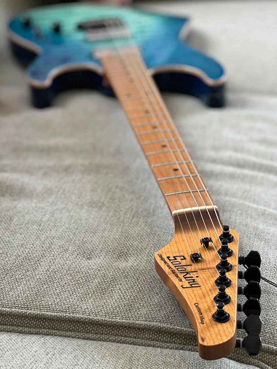 Soloking MS-1 Custom 24 HH Flat Top in Turquoise Wakesurf with Roasted maple FB - Image 9