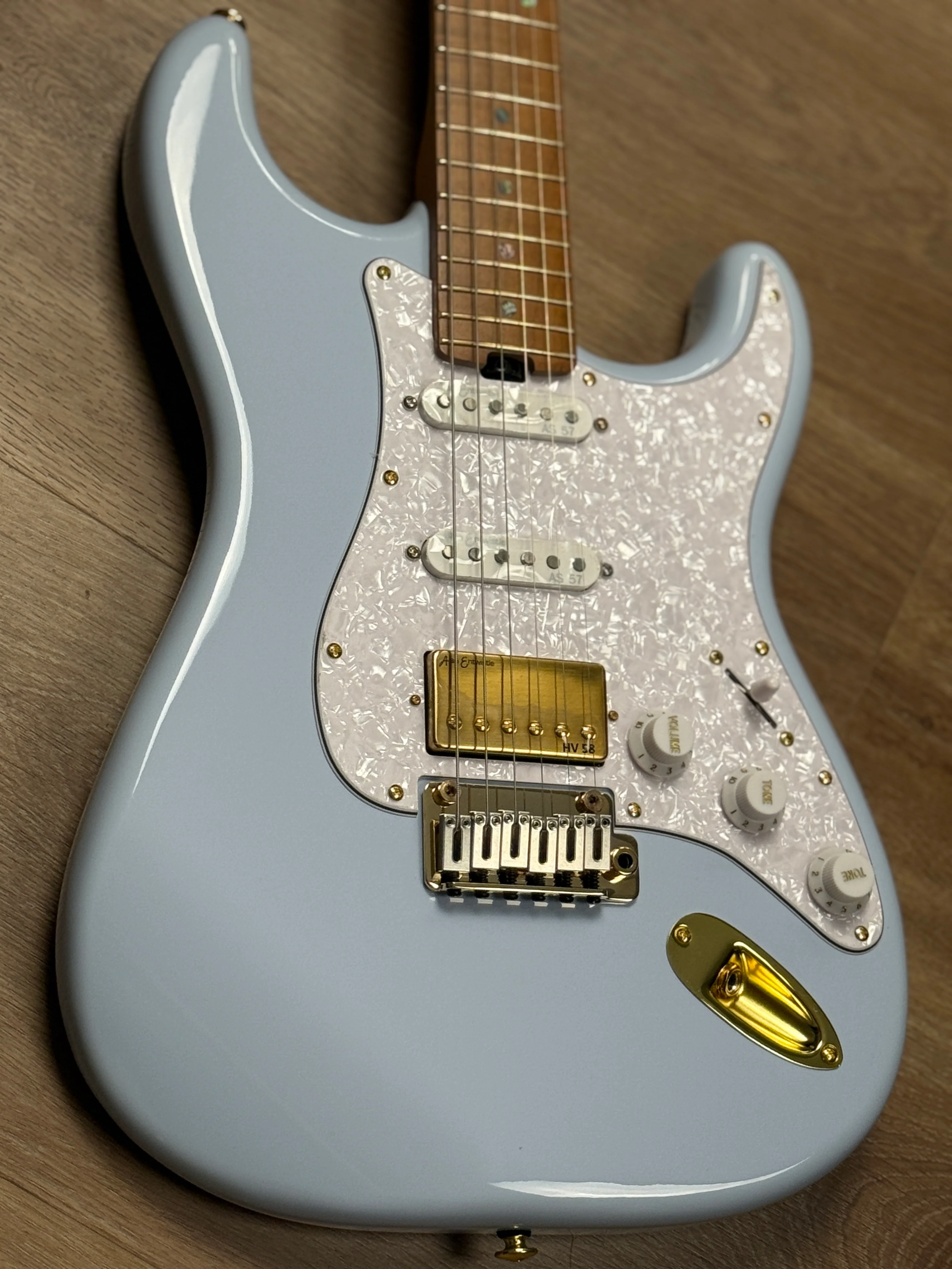 Soloking MS-1 FMN Artisan with Roasted Flame Maple Neck in Faded Sonic Blue JESCAR - Image 4