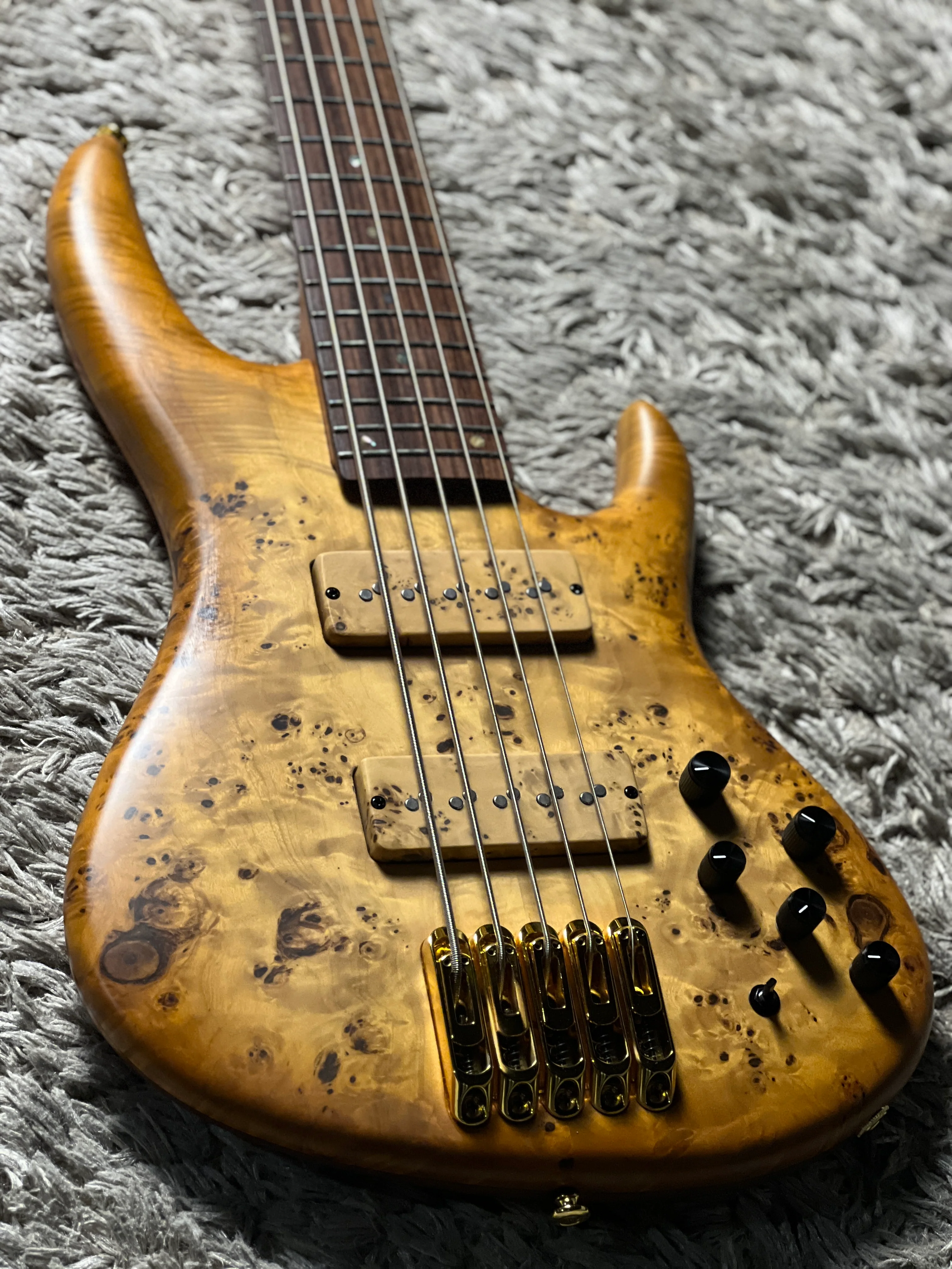 Soloking SWB550 Artisan Bass 5 String with Poplar Burl Top in Natural Amber Burst - Image 4
