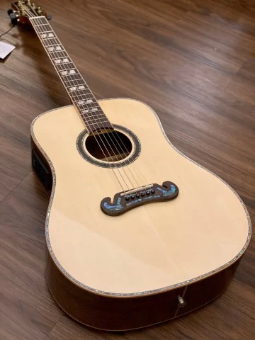 SQOE A780N in Natural with Solid Spruce Top and Walnut Back Side