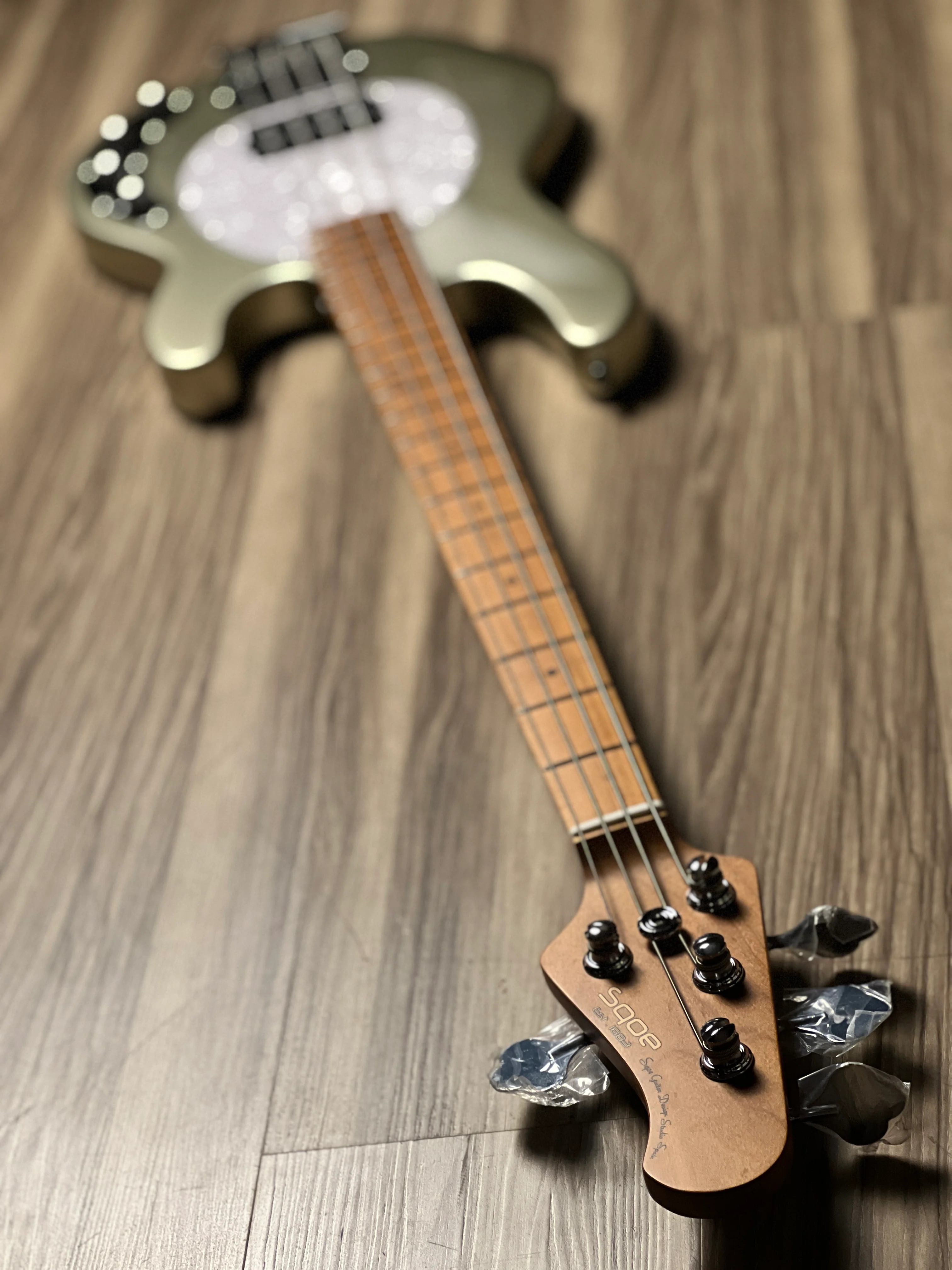 SQOE SBMS200 CA 4 String Bass in Silver Gray Metallic - Image 6