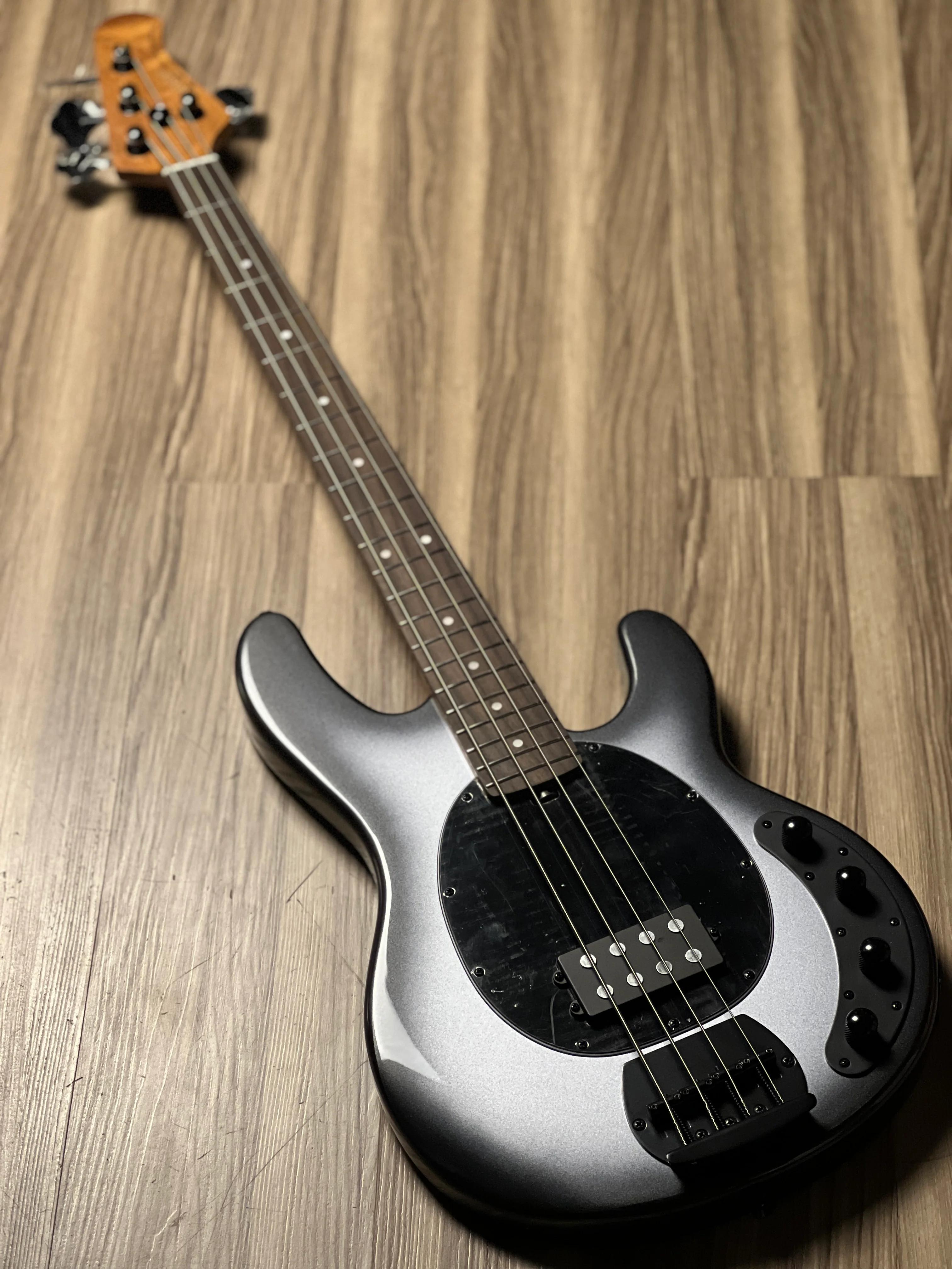 SQOE SBMS200 MWA 4 String Bass in Metallic Silverburst - Image 2