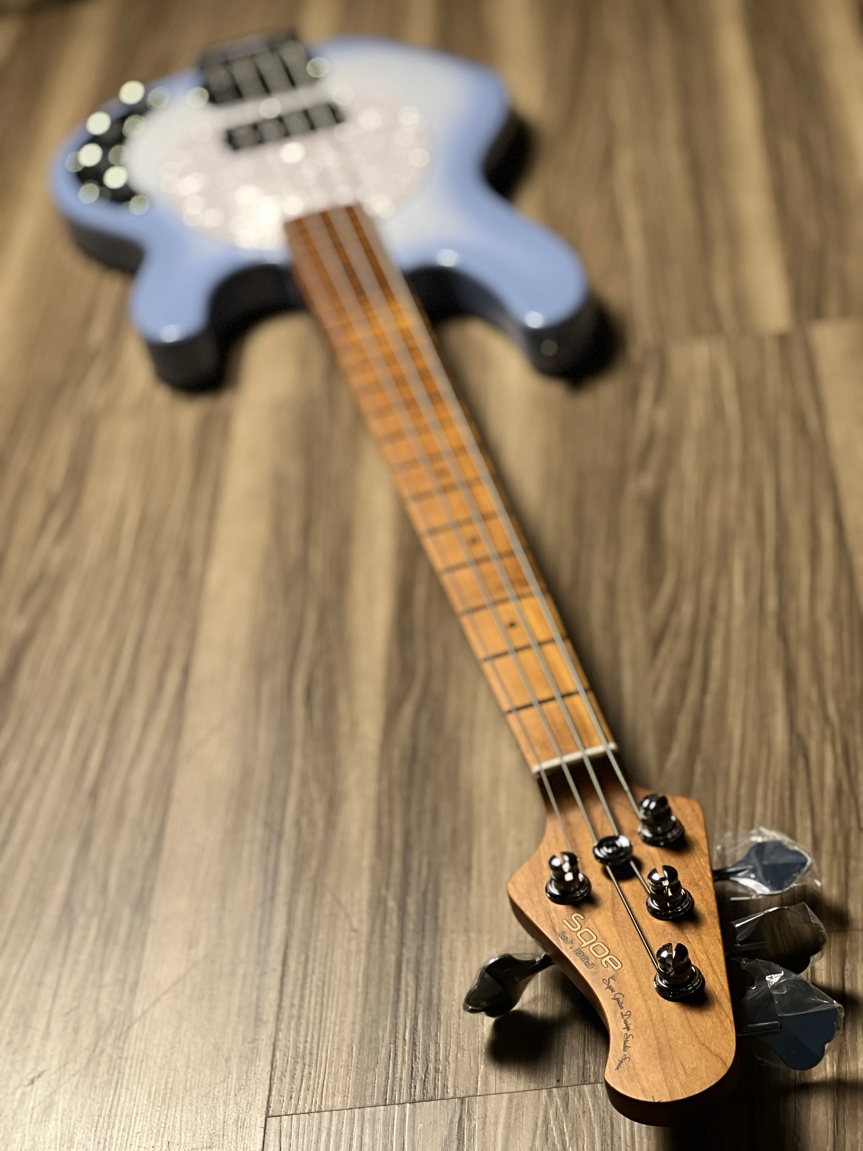 SQOE SBMS200 MWH 4 String Bass in Metallic White Burst - Image 6
