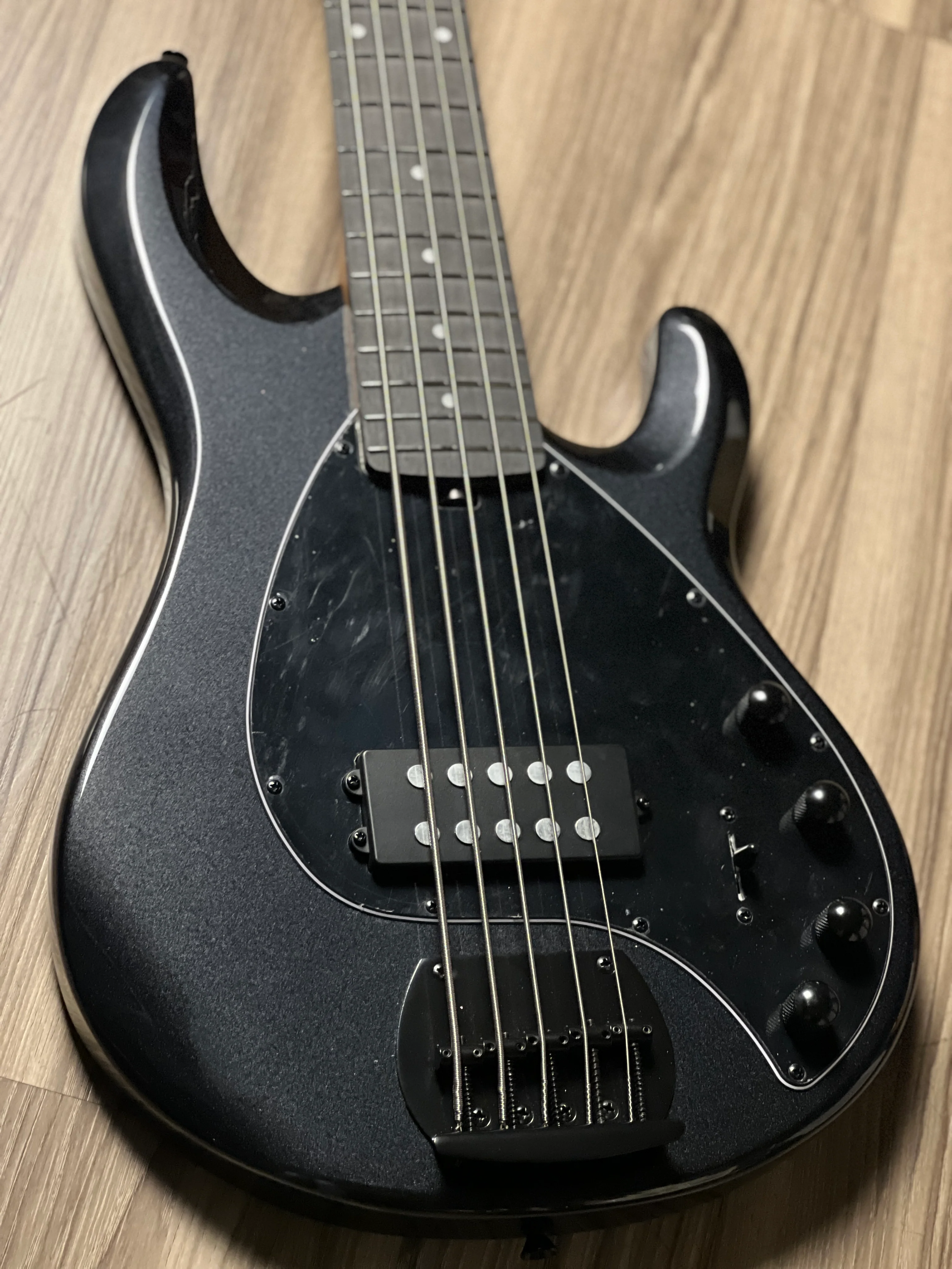 SQOE SBMS500 MBK 5 String Bass in Metallic Black - Image 4