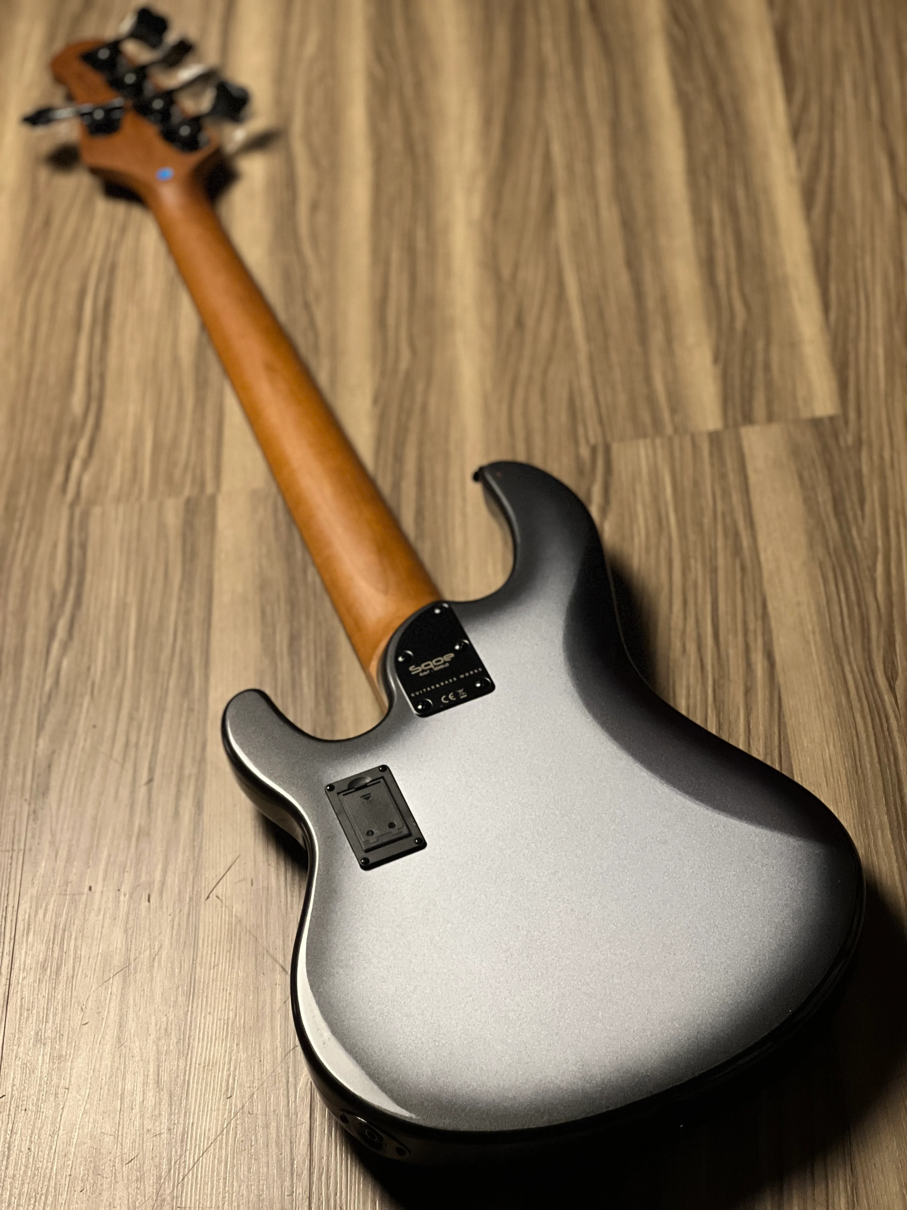SQOE SBMS500 MWA 5 String Bass in Metallic Silverburst - Image 5