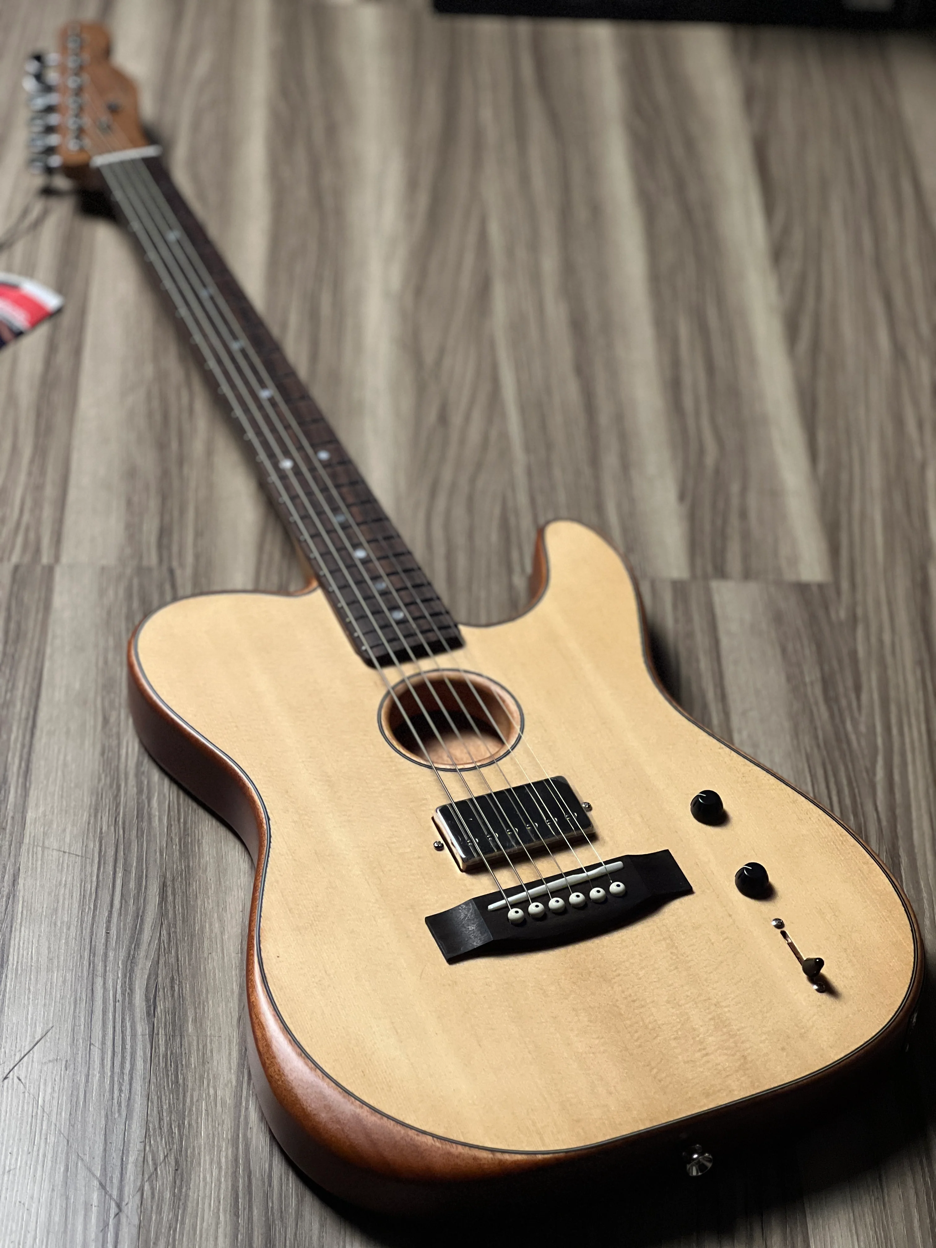 SQOE SEAE910 NA in Natural Acoustasonic Series