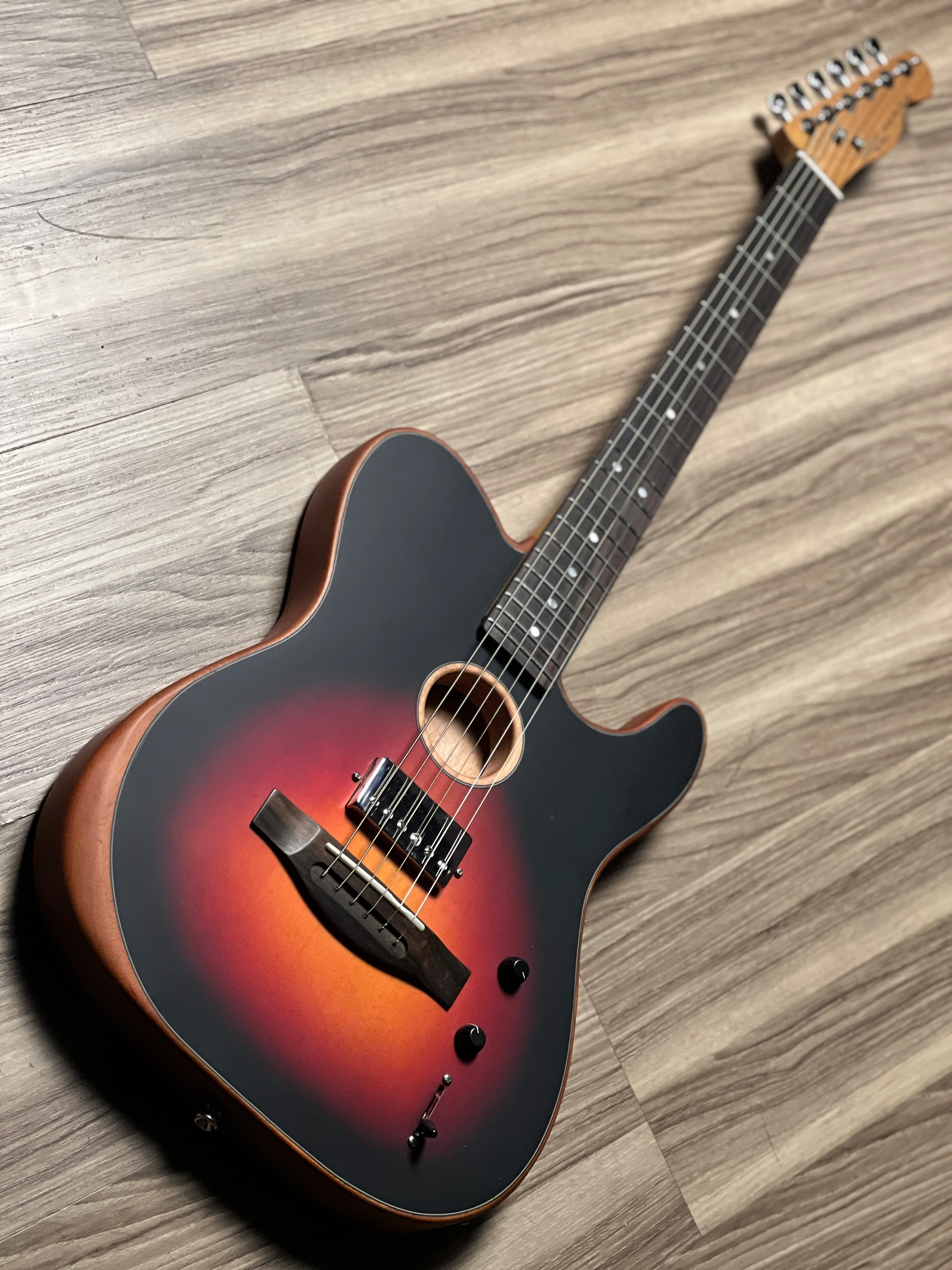 SQOE SEAE910 SB in Sunburst Acoustasonic Series - Image 3