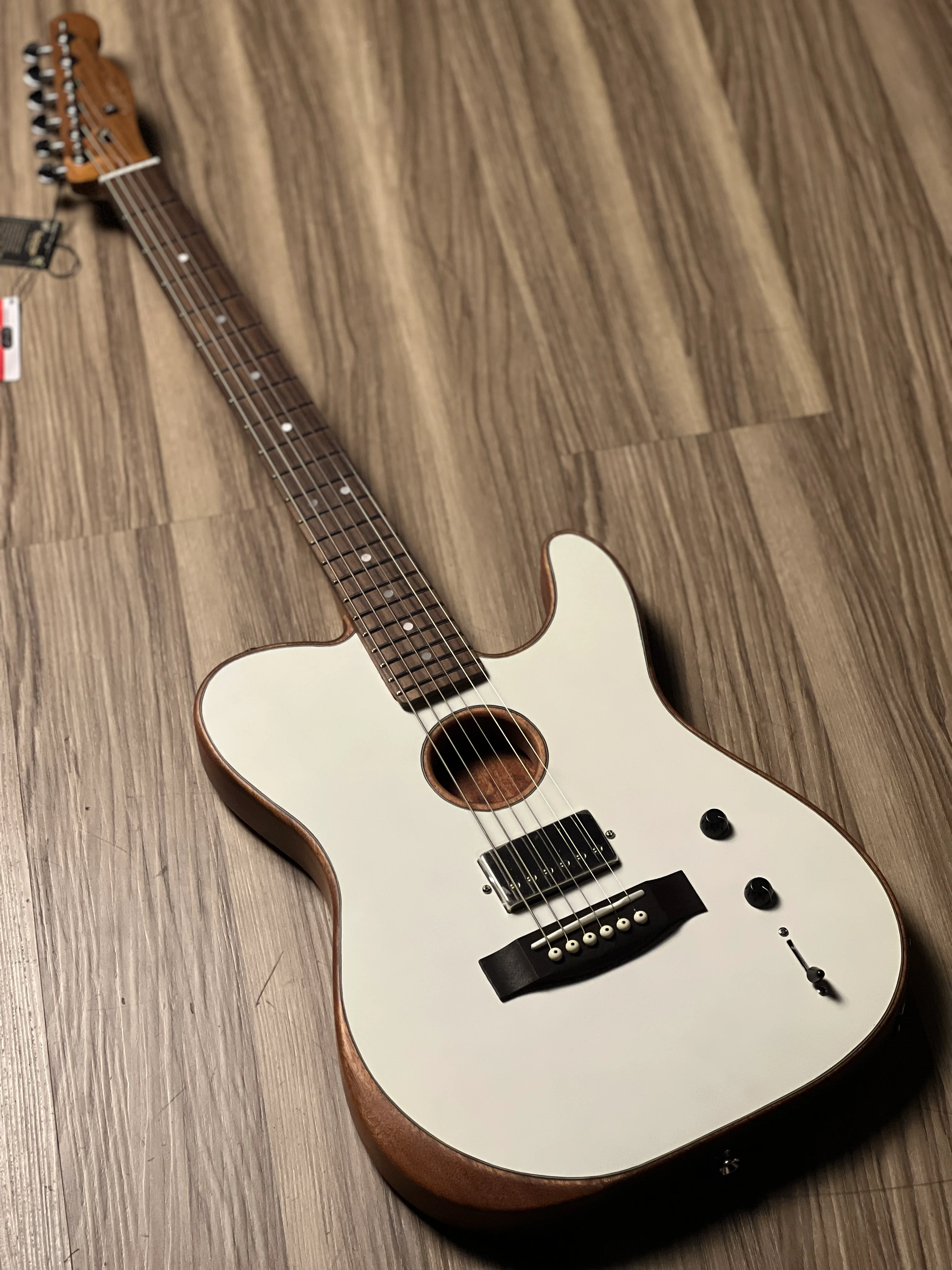 SQOE SEAE910 WH in White Acoustasonic Series - Image 2