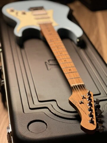 SQOE SEIB400 HSS Roasted Maple Series in Sonic Blue - Image 5