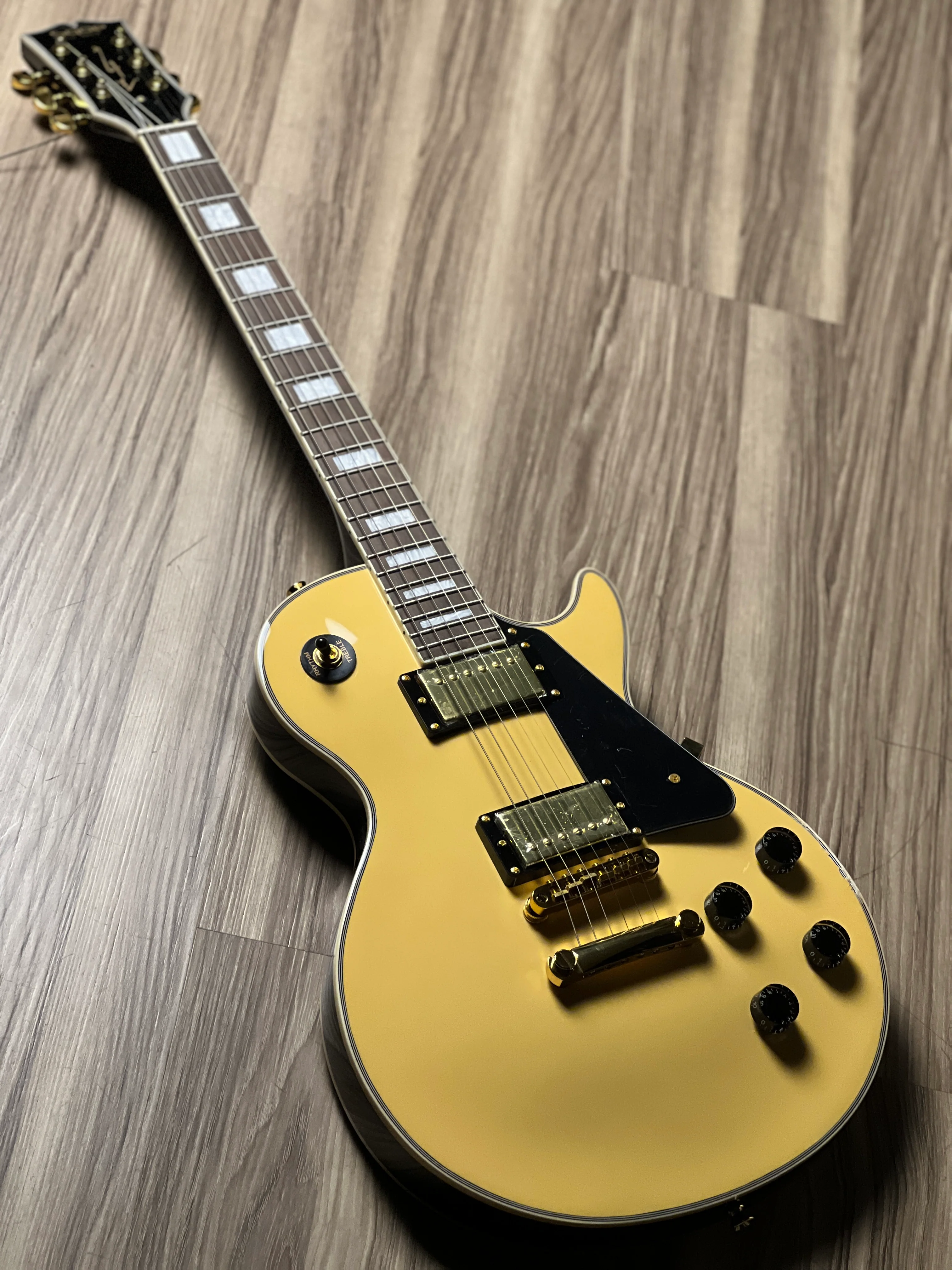 SQOE SELP300 In Vintage White with Gold Hardware - Image 3