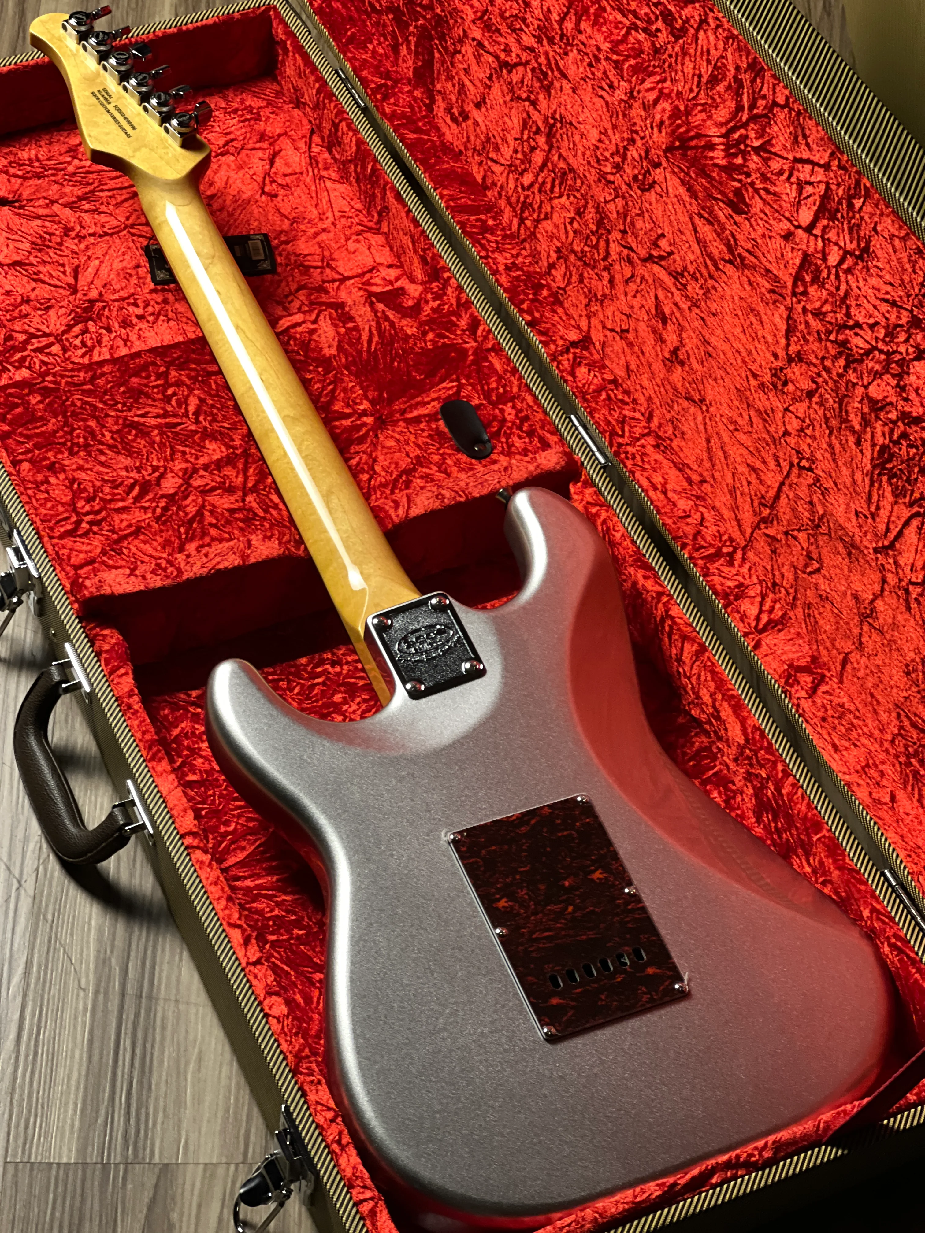 SQOE SEST1000 HSS Custom Shop Series in Inca Silver Limited Edition with Hardshell Case - Image 7