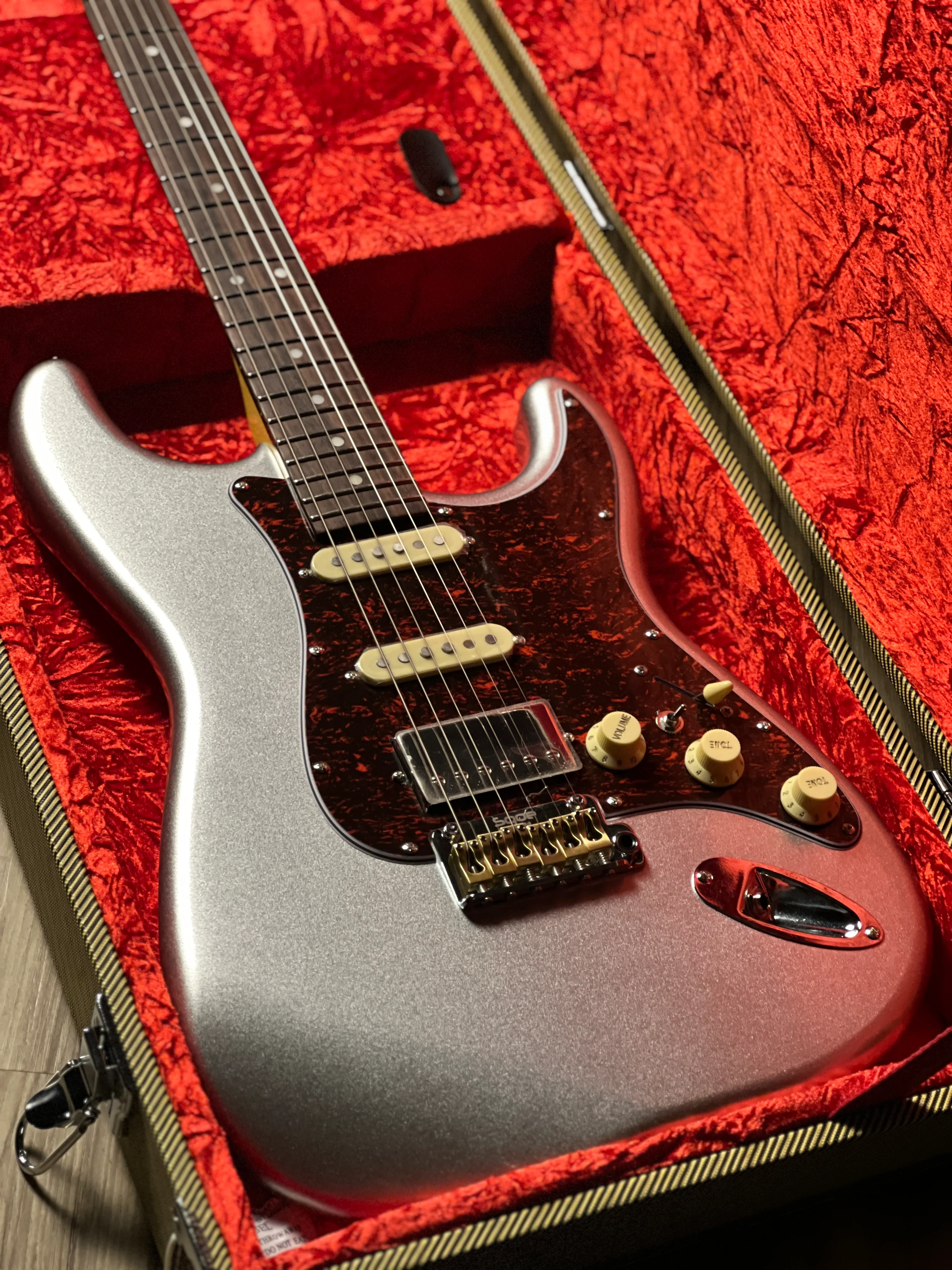 SQOE SEST1000 HSS Custom Shop Series in Inca Silver Limited Edition with Hardshell Case - Image 8