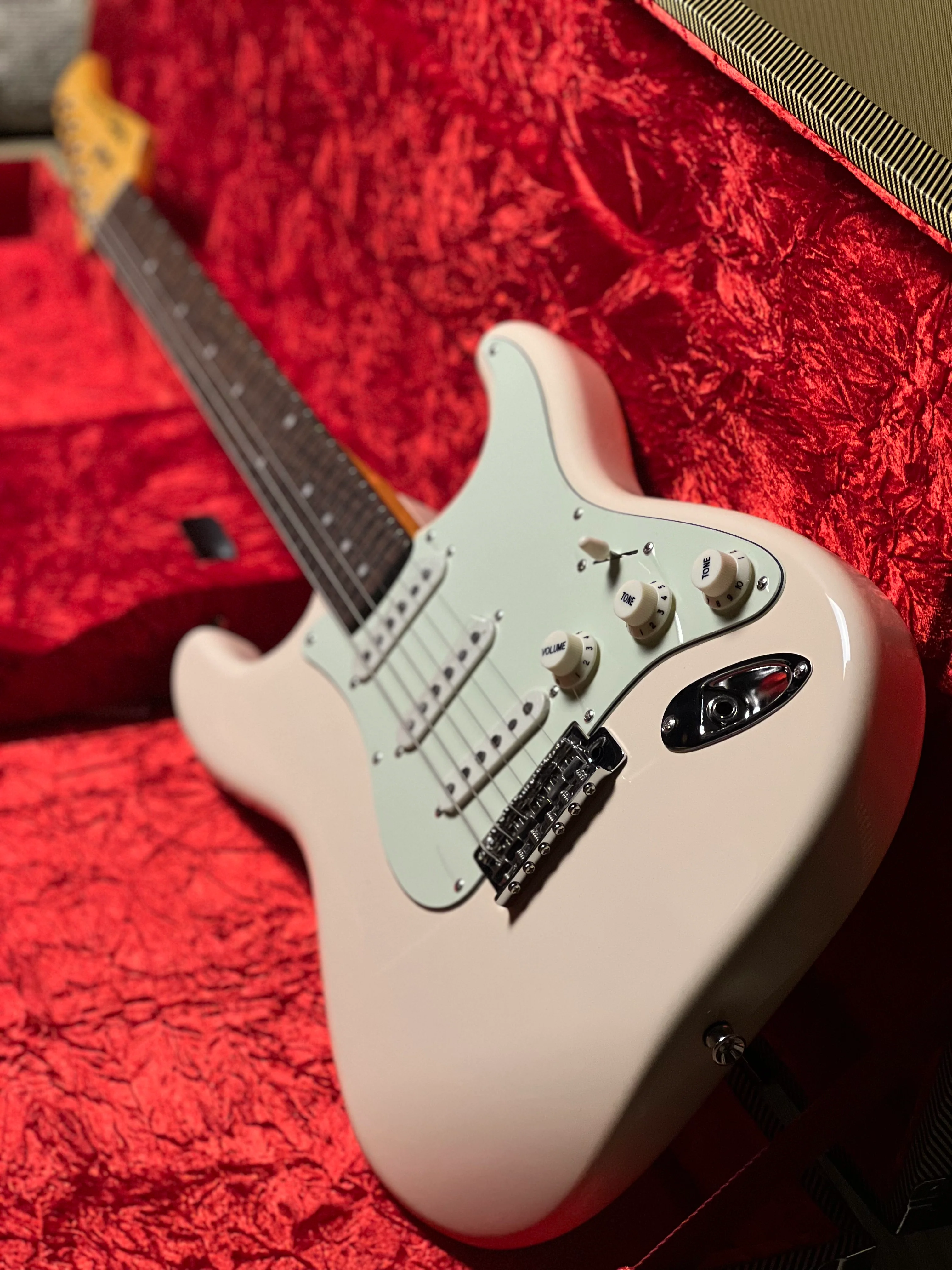 SQOE SEST1002 WH SSS Custom Shop Series in Olympic White Limited Edition with Hardshell Case - Image 4