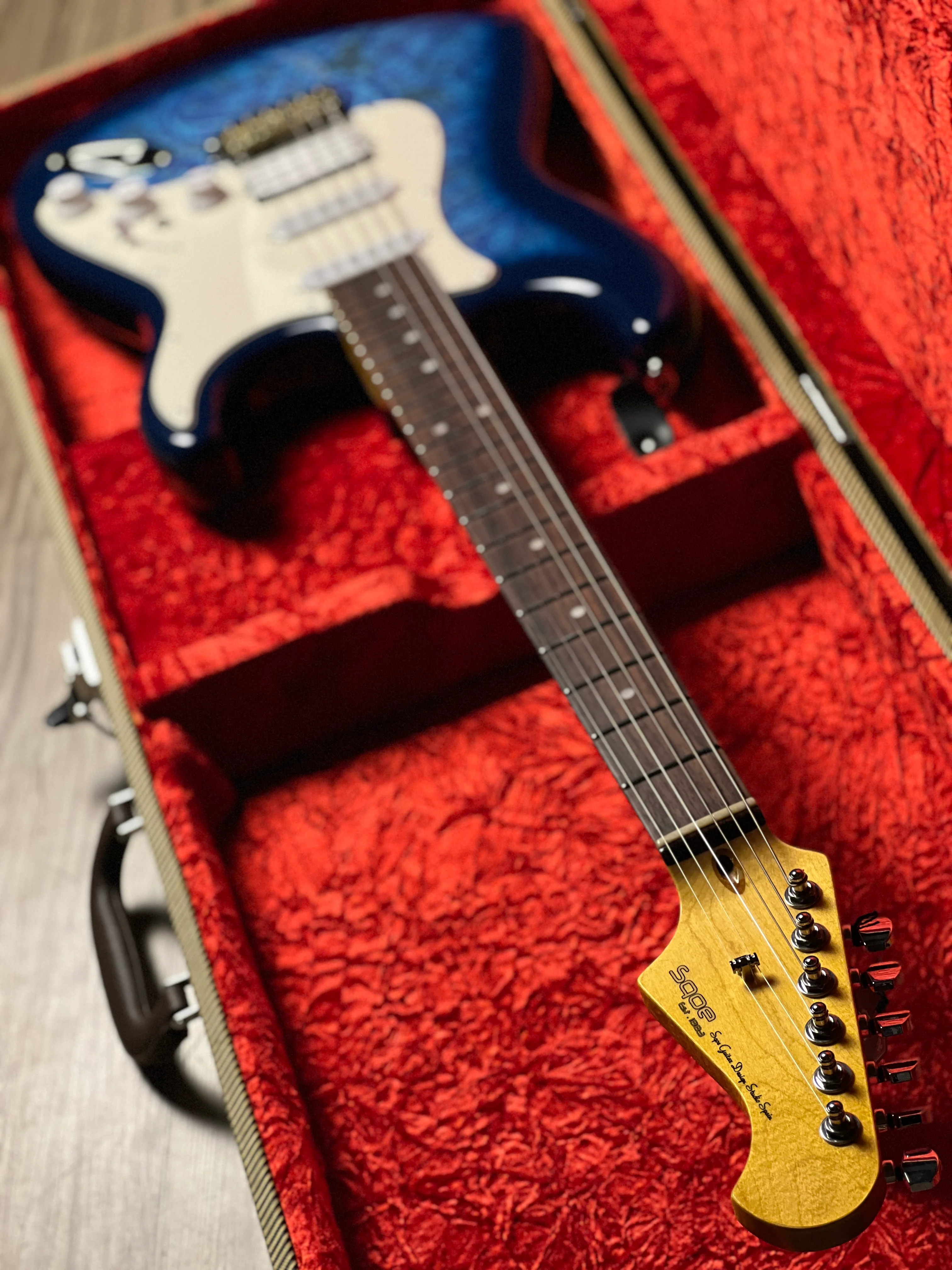 SQOE SEST1100 HSS Custom Shop Series in Blue Paisley Limited Edition with Hardshell Case - Image 13