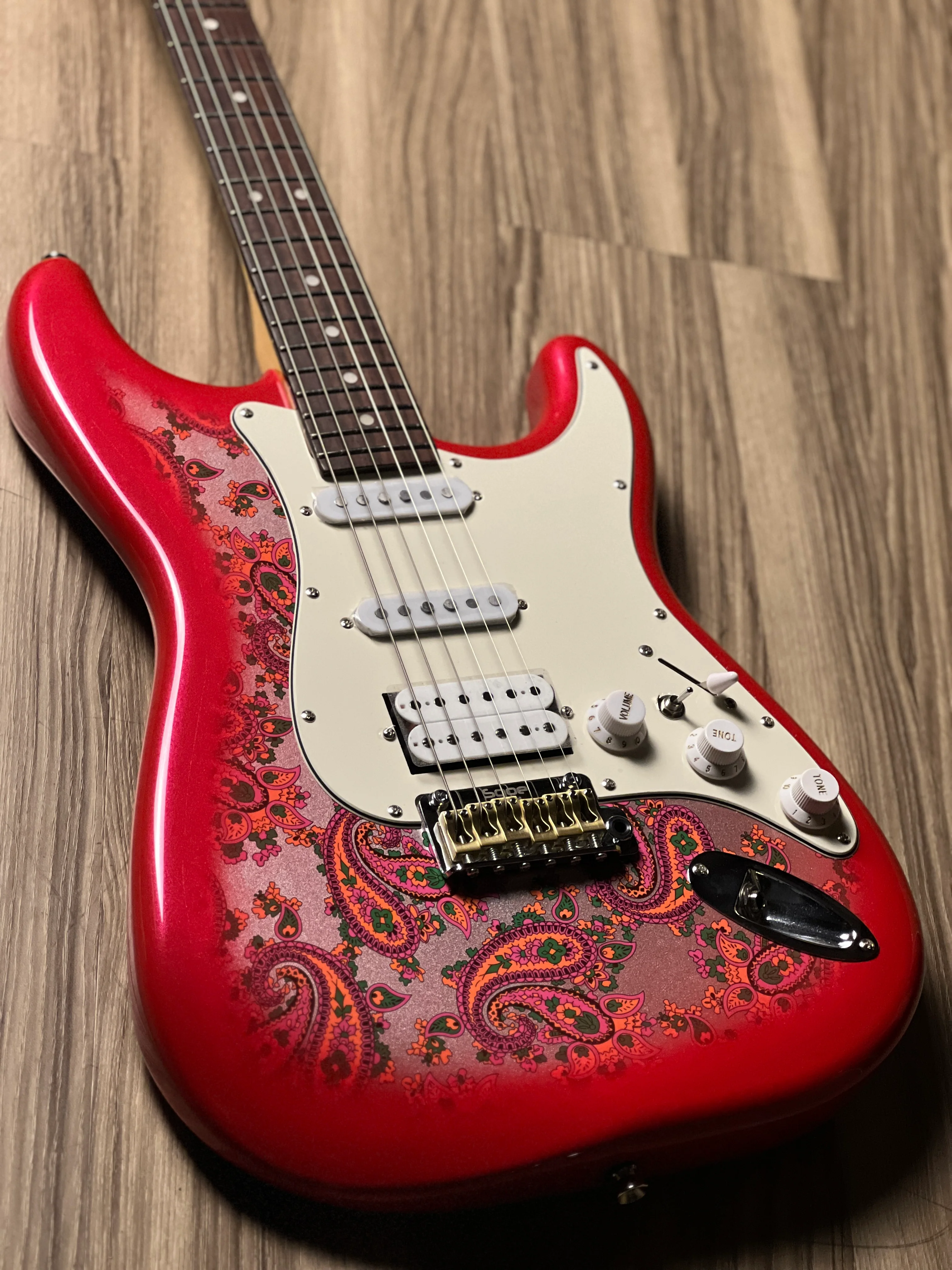 SQOE SEST1100 HSS Custom Shop Series in Pink Paisley Limited Edition with Hardshell Case - Image 3