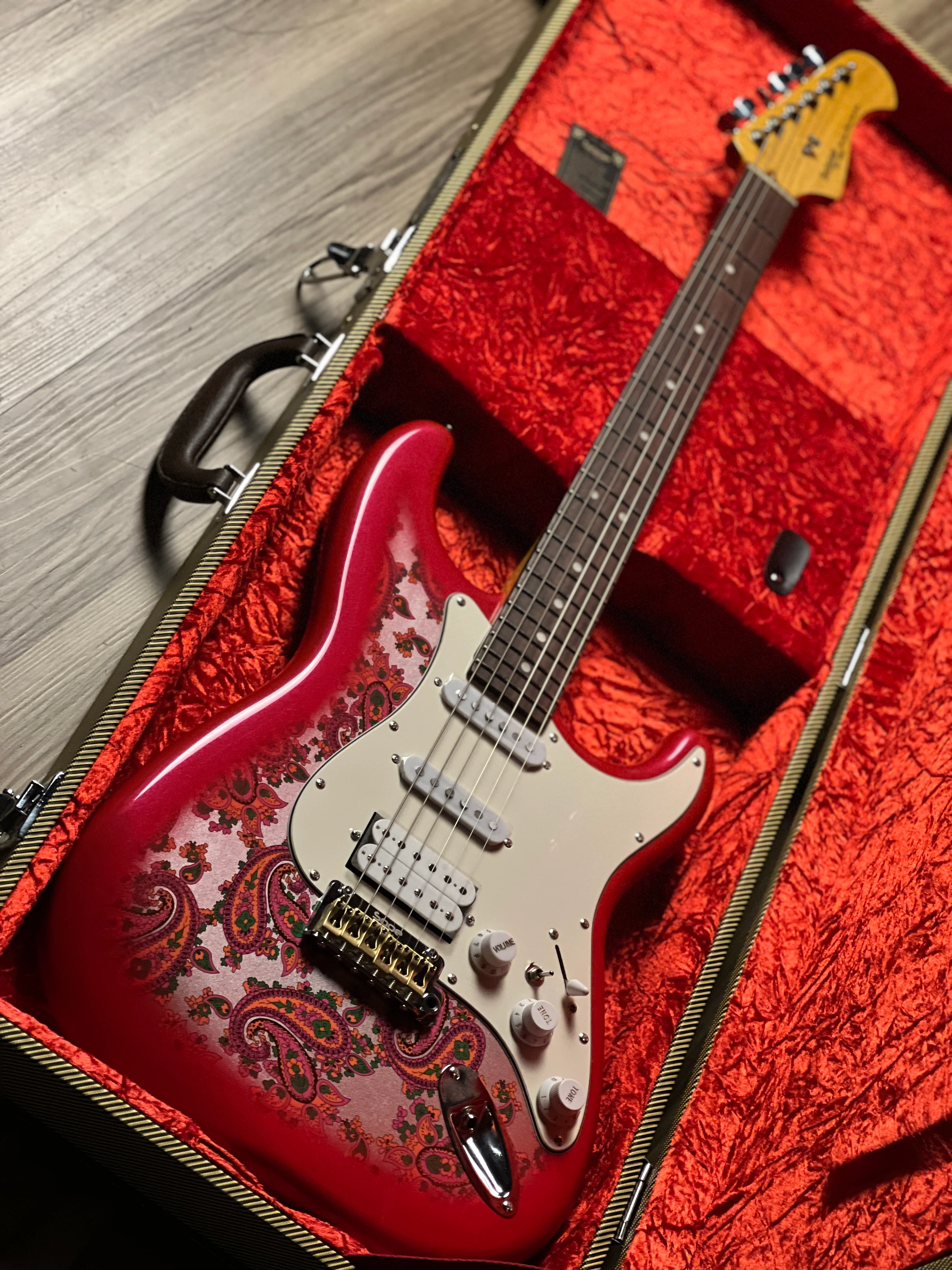 SQOE SEST1100 HSS Custom Shop Series in Pink Paisley Limited Edition with Hardshell Case - Image 5