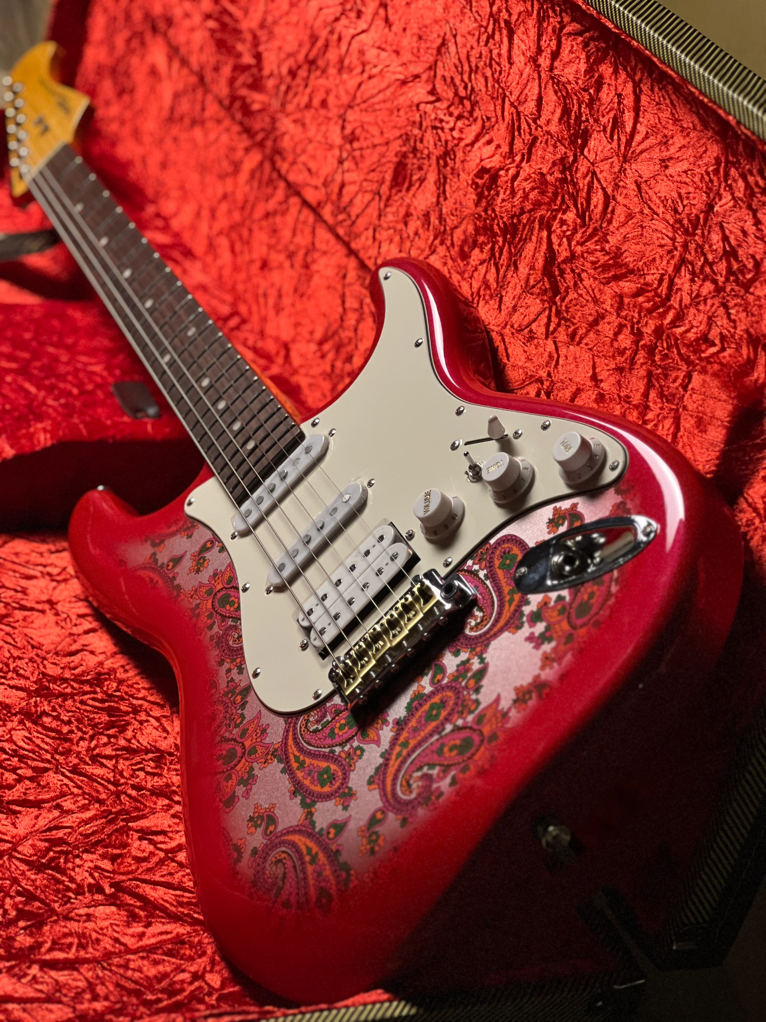 SQOE SEST1100 HSS Custom Shop Series in Pink Paisley Limited Edition with Hardshell Case - Image 7