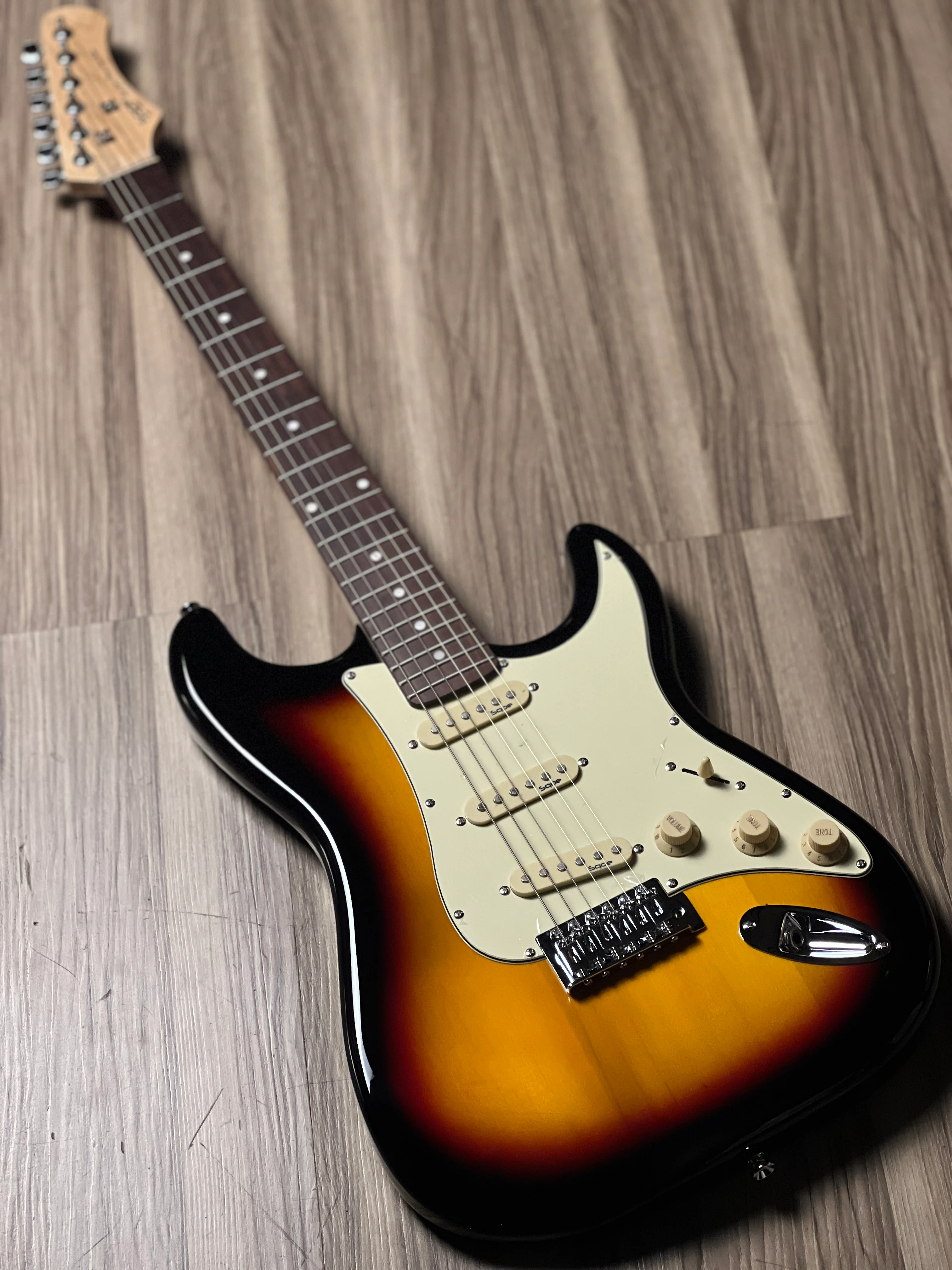 SQOE SEST200 Genesis Series in 3-Tone Sunburst - Image 2