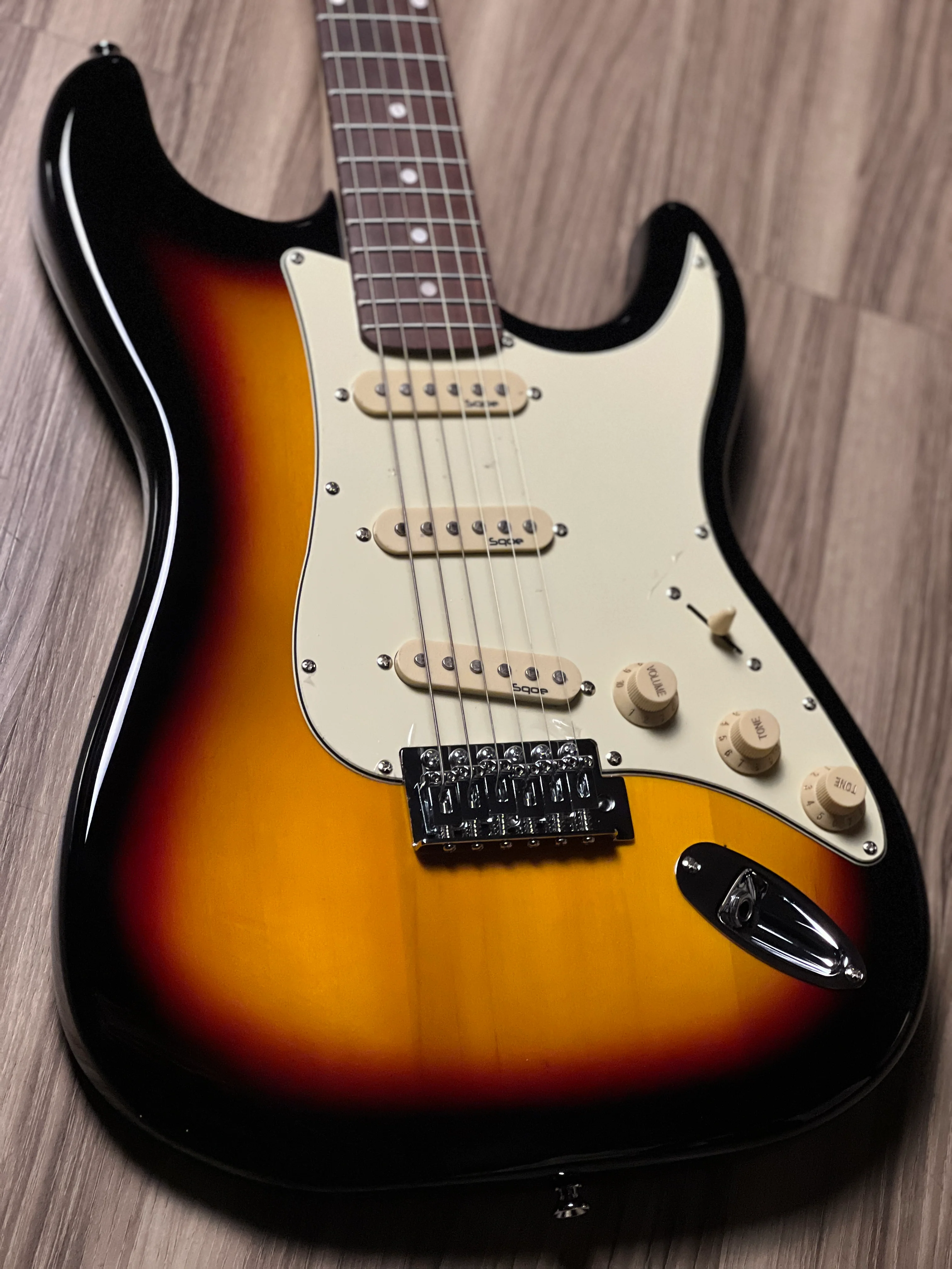 SQOE SEST200 Genesis Series in 3-Tone Sunburst - Image 4