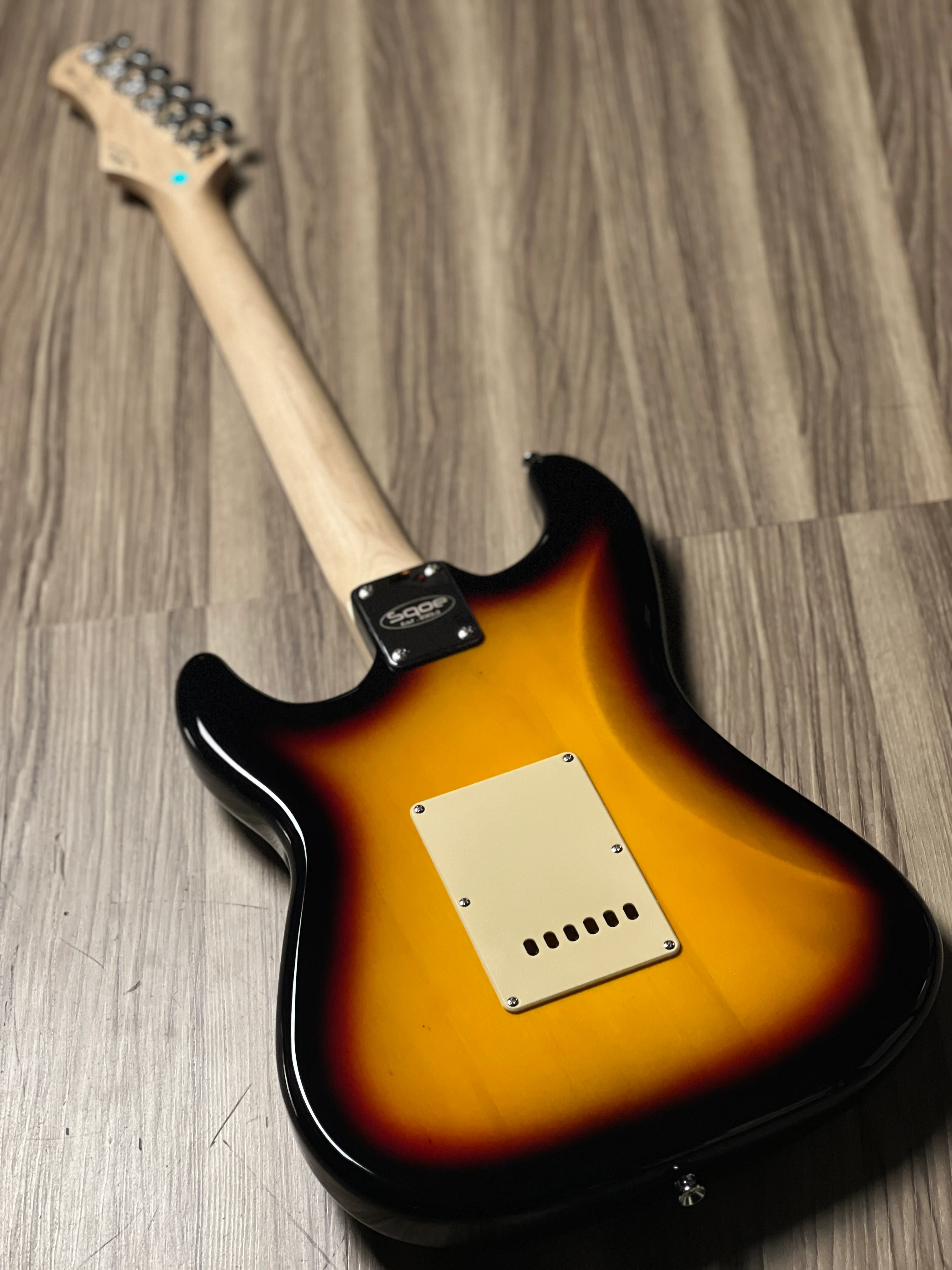 SQOE SEST200 Genesis Series in 3-Tone Sunburst - Image 5