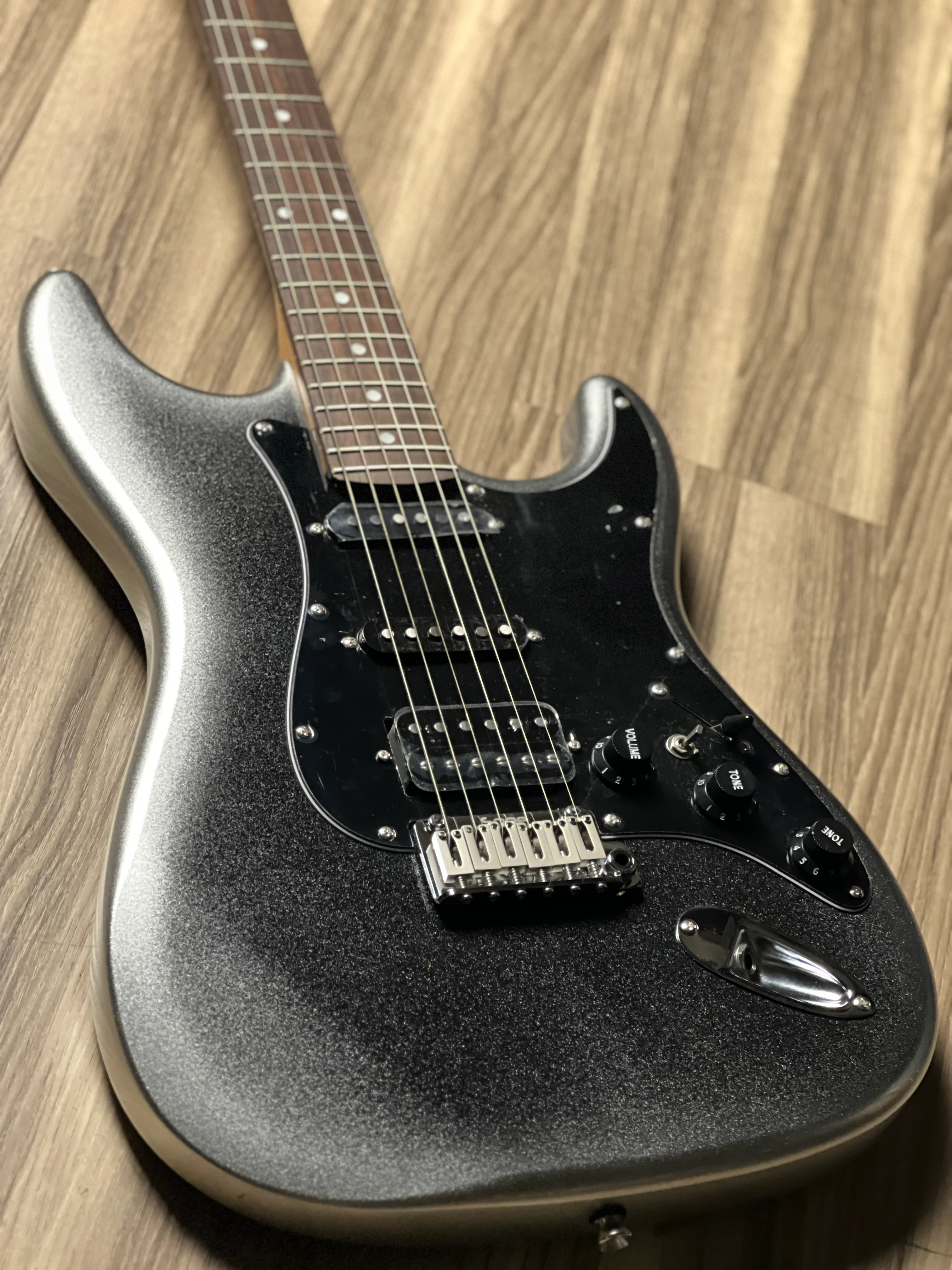 SQOE SEST700 HSS Roasted Maple Series in Black Silverburst Limited Edition - Image 4