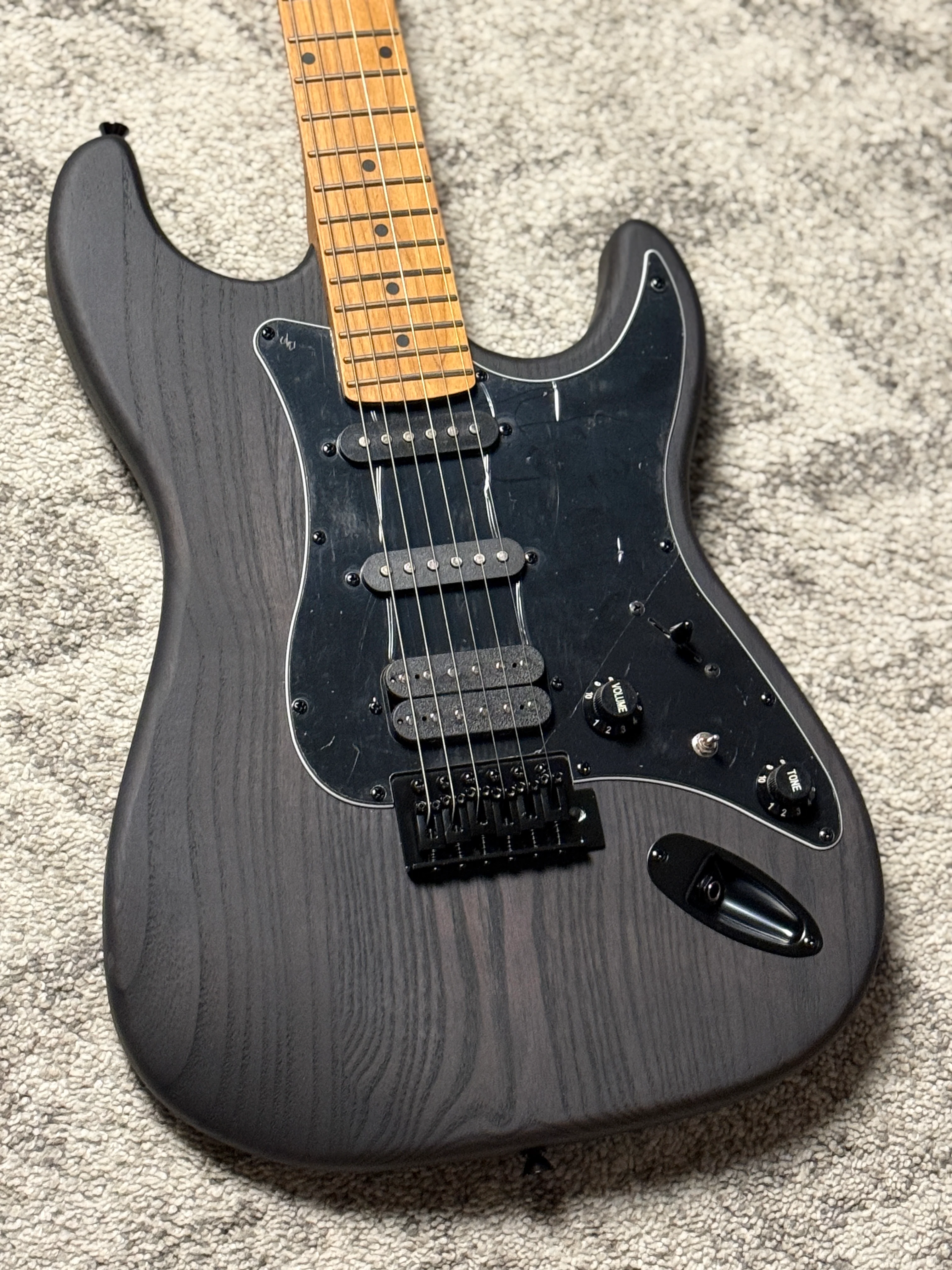 SQOE SEST650 BK HSS Ash Roasted Maple Series in Open Pore Black - Image 4
