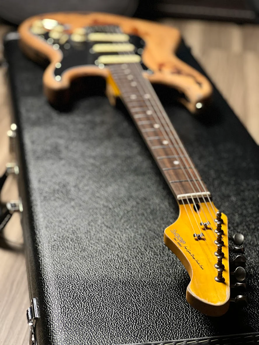 SQOE SEST960 SRV Tribute in 3-Tone Sunburst Heavy Relic - Image 5