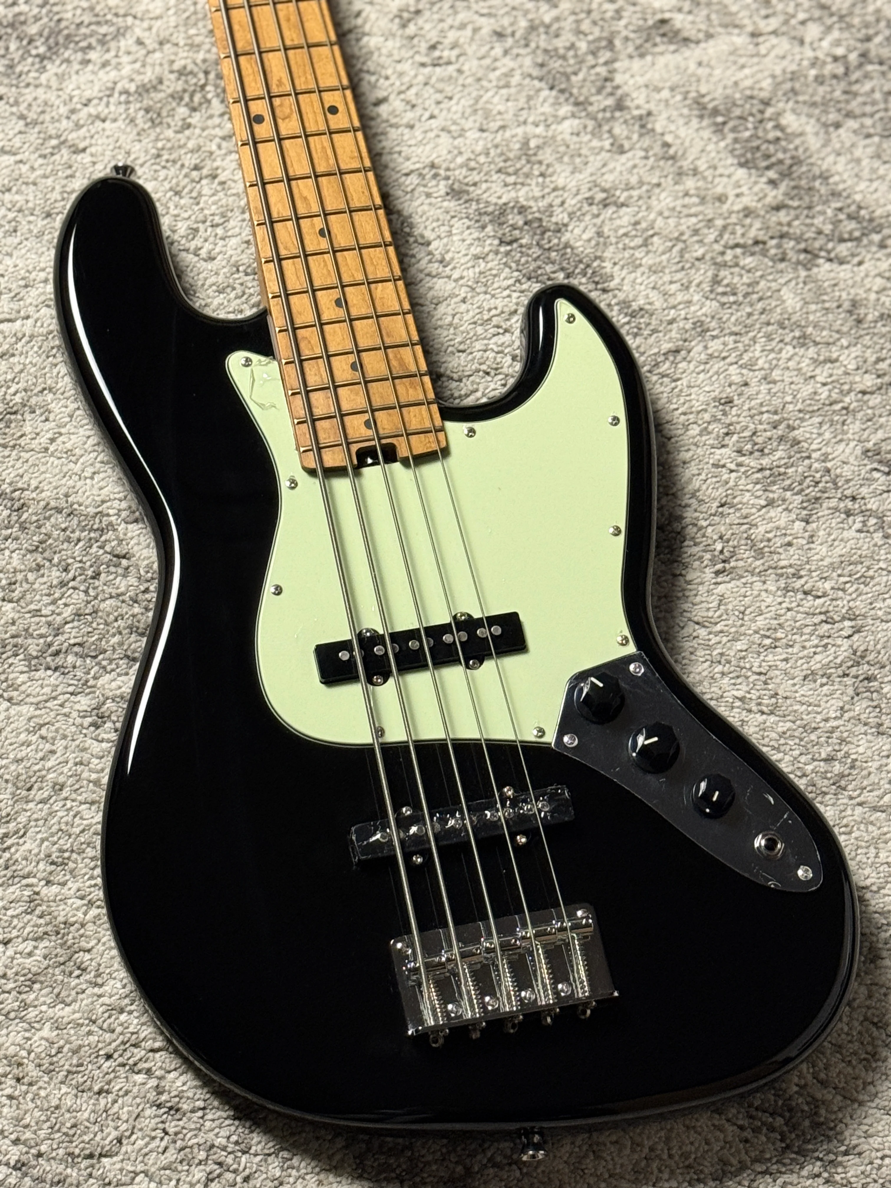 SQOE SJB650 Roasted Maple Series 5 String Bass in Black (B STOCK) - Image 2