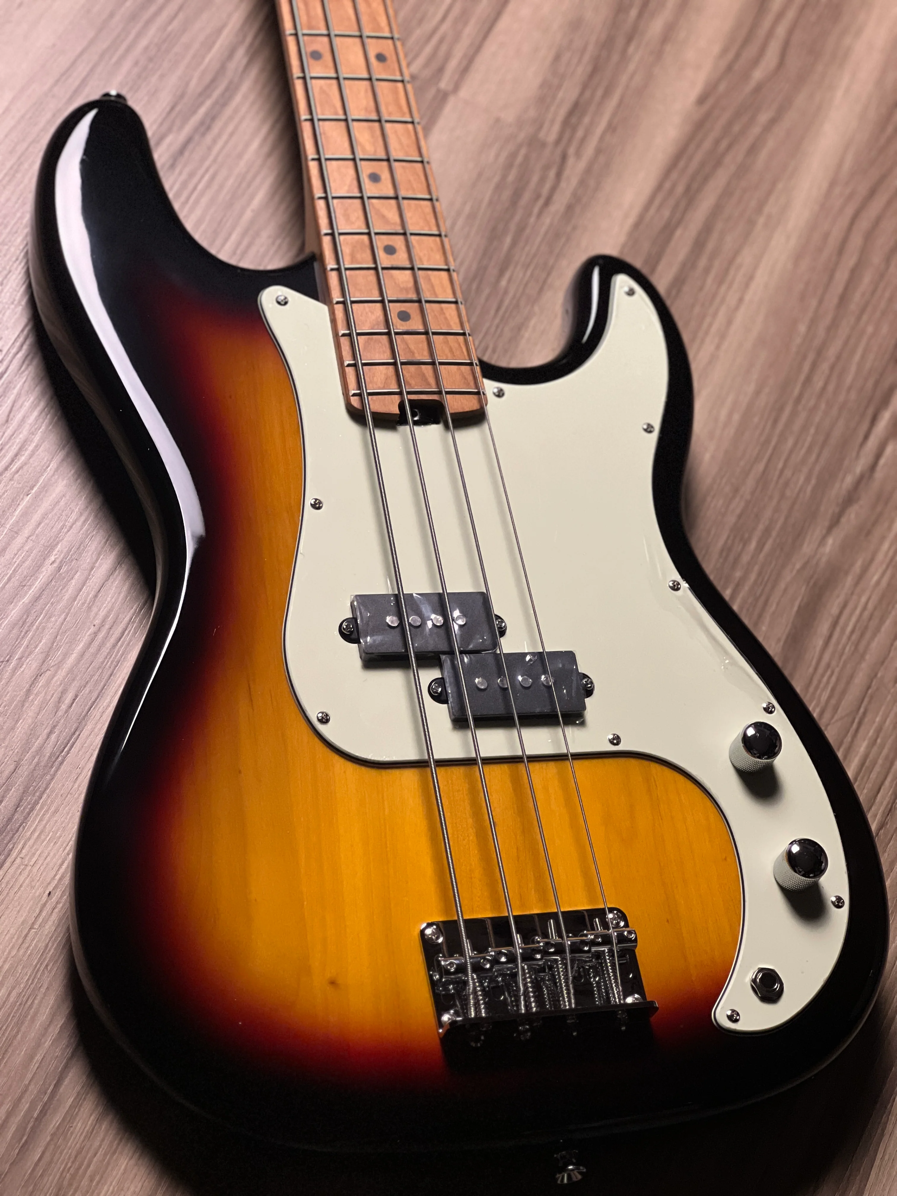 SQOE SPB600 Roasted Maple Series Bass in 3-Tone Sunburst - Image 5