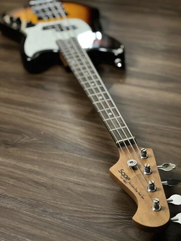 SQOE SPJ400 Short Scale Roasted Maple Series Bass in 3-Tone Sunburst - Image 5