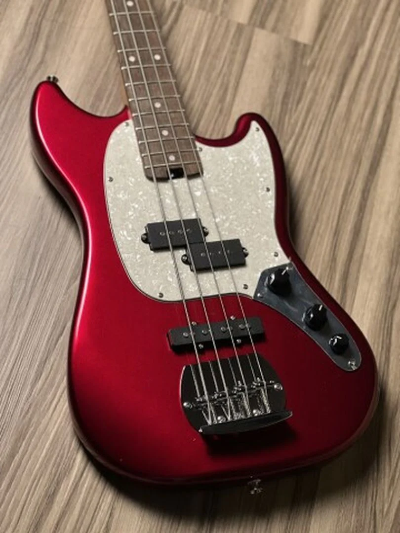 SQOE SPJ400 Short Scale Roasted Maple Series Bass in Metallic Red - Image 4