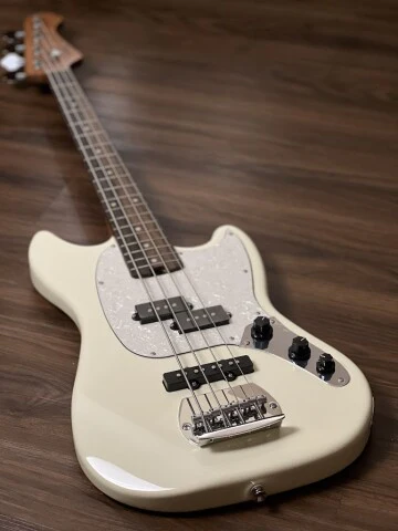 SQOE SPJ400 Short Scale Roasted Maple Series Bass in Olympic White - Image 3