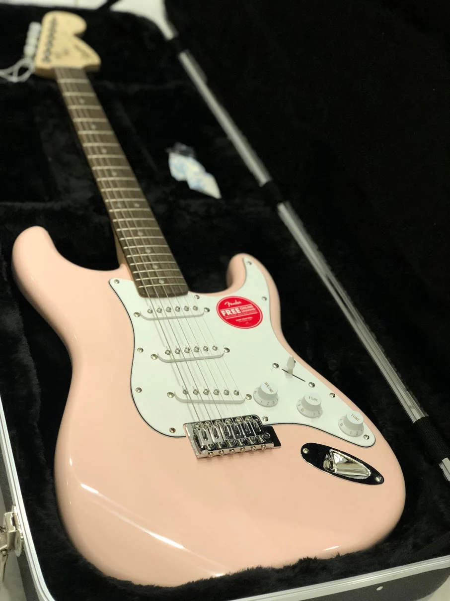 Squier Affinity Stratocaster in Shell Pink