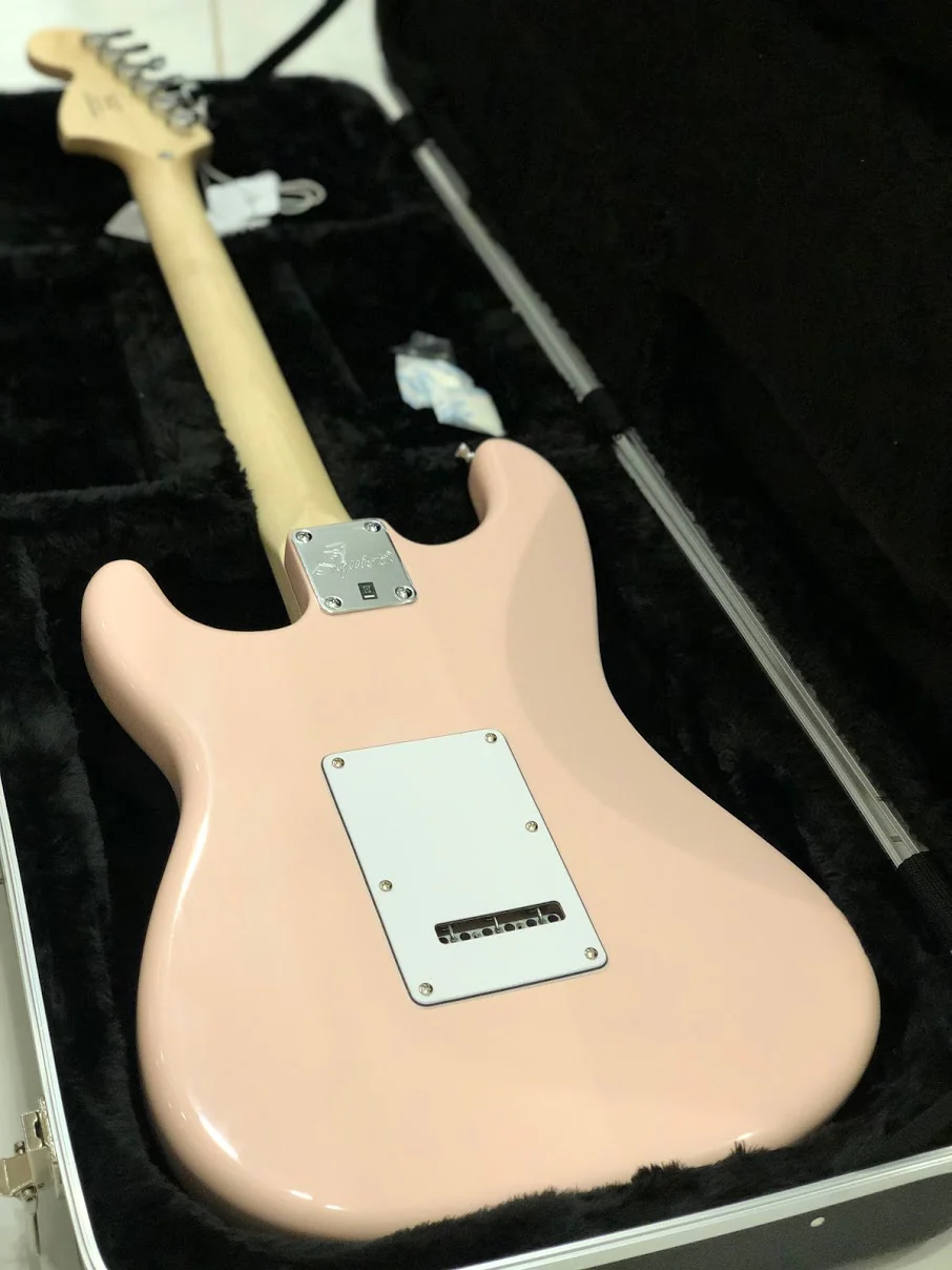 Squier Affinity Stratocaster in Shell Pink - Image 3