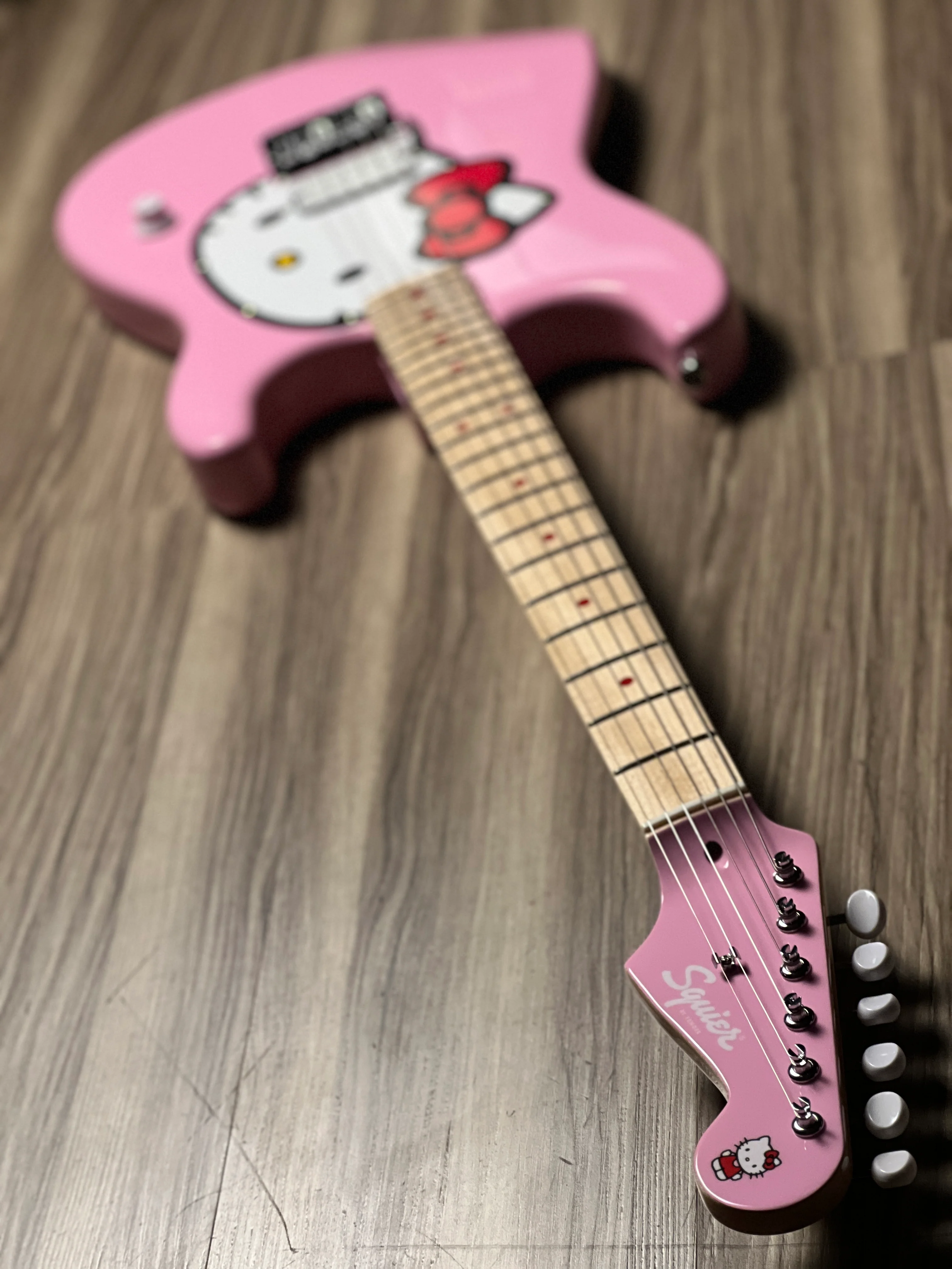 Squier by Fender Limited Edition Hello Kitty Stratocaster with Maple FB in Pink - Image 6