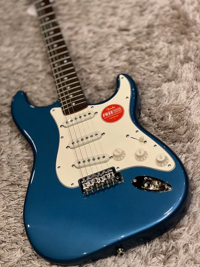 Squier Classic Vibe 60s Stratocaster with Laurel FB in Lake Placid Blue - Image 3