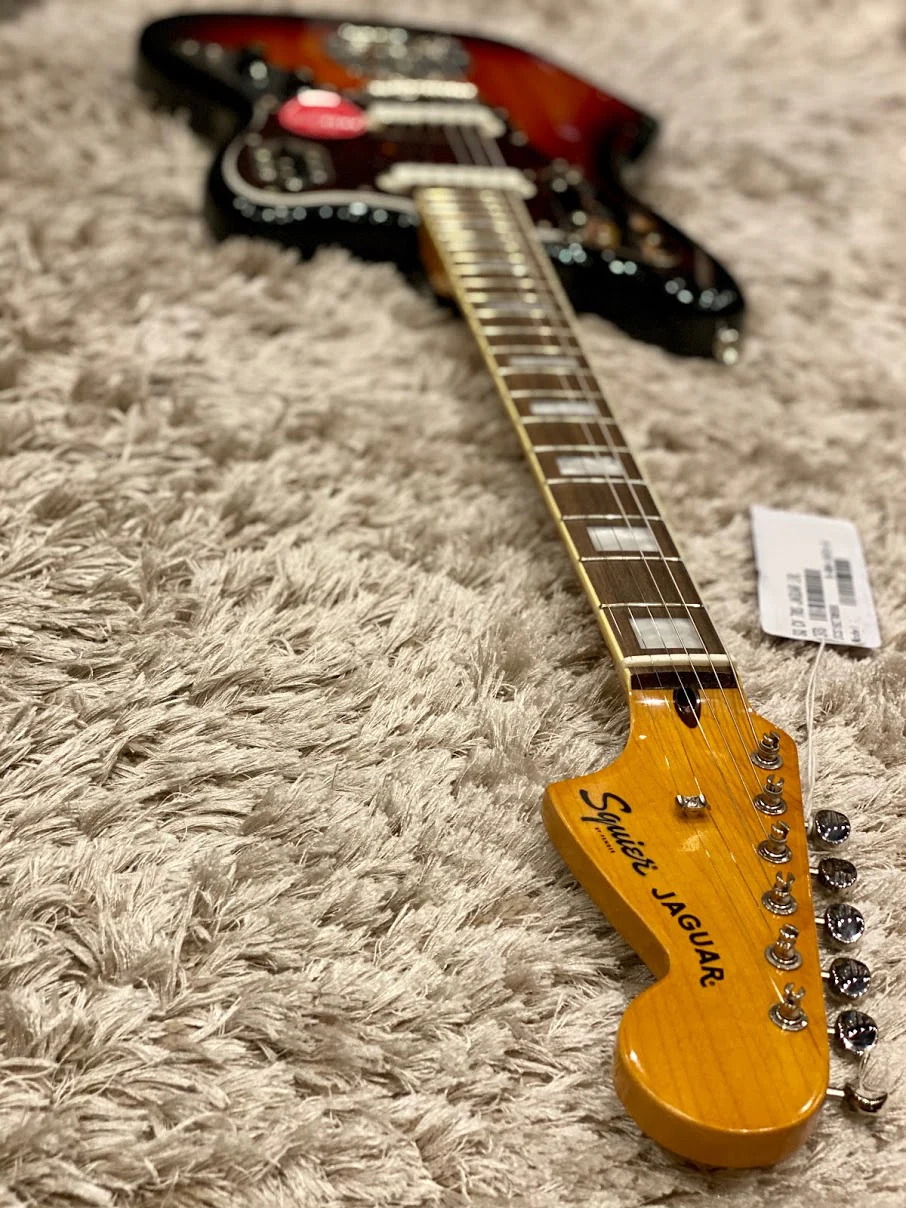 Squier Classic Vibe `70s Jaguar - 3 Tone Sunburst - Image 3